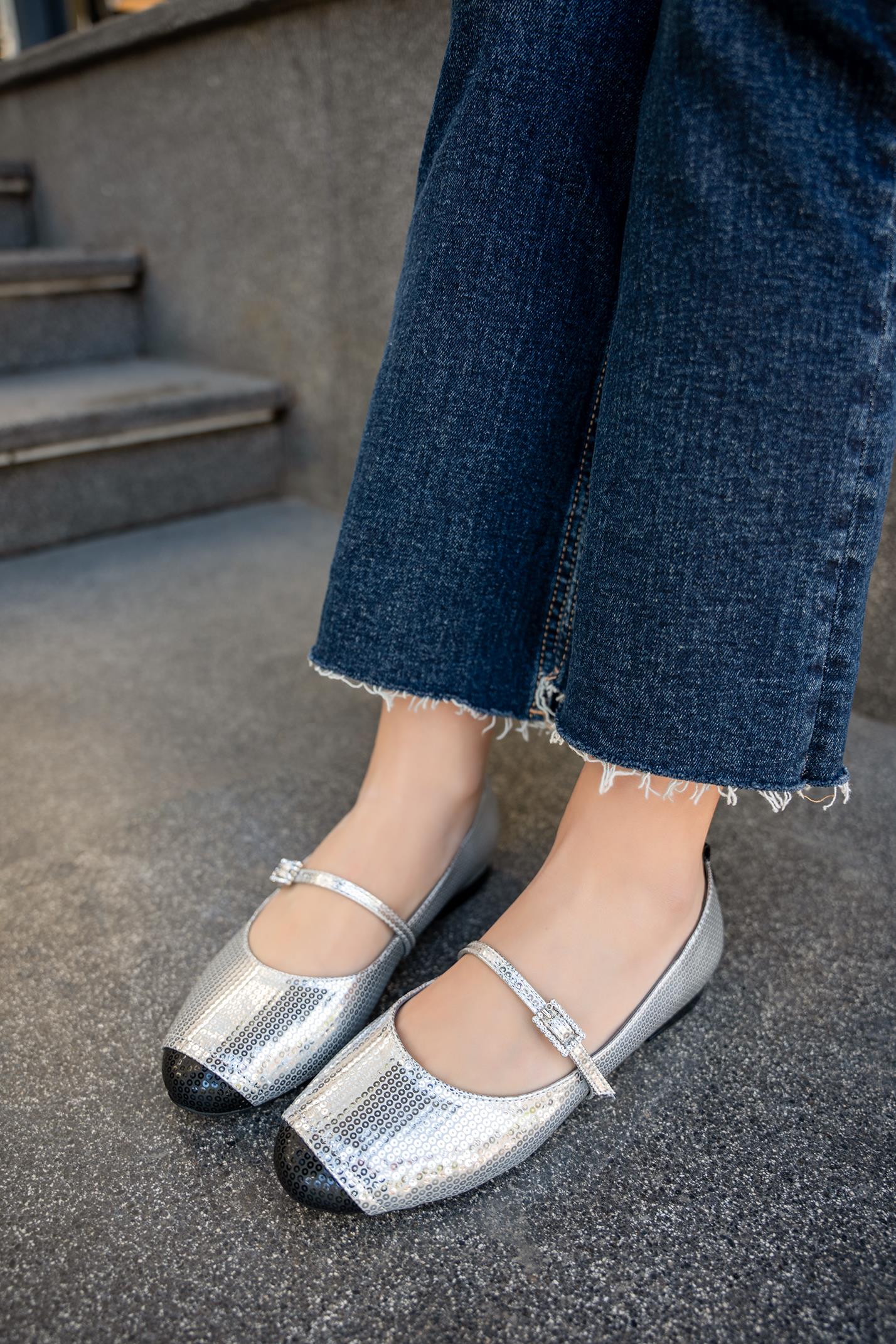 ABENA TAŞLI TOKA DETAYLI PAYETLİ BABET - Silver