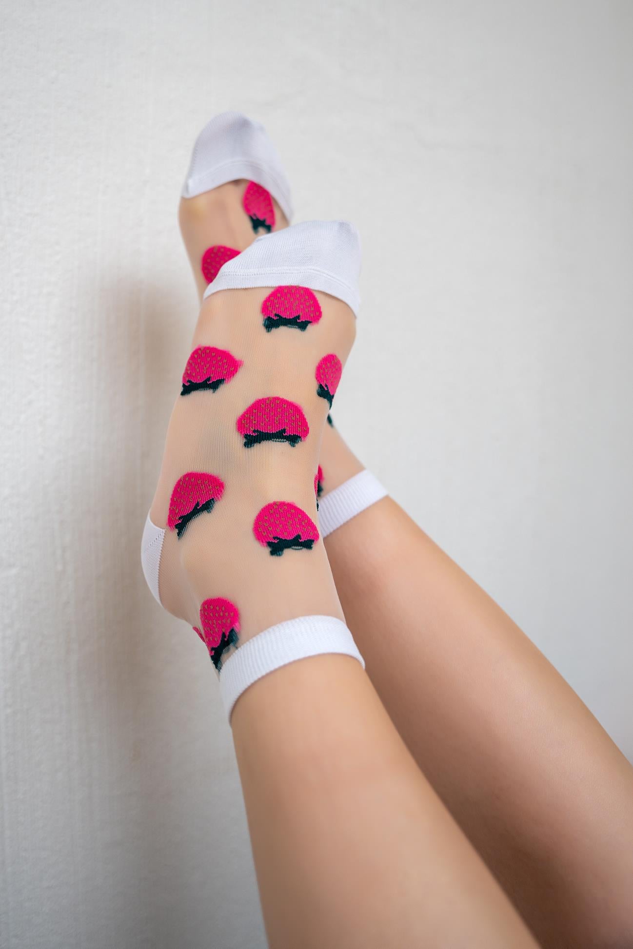 Çilekli Tül Çorap - RENKLİ