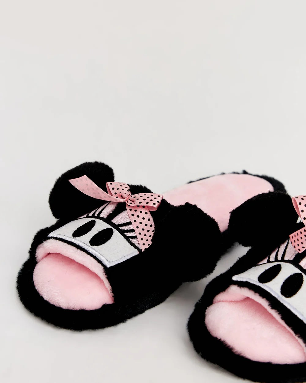 Ponponlu Peluş Ev Terliği - SİYAH PEMBE
