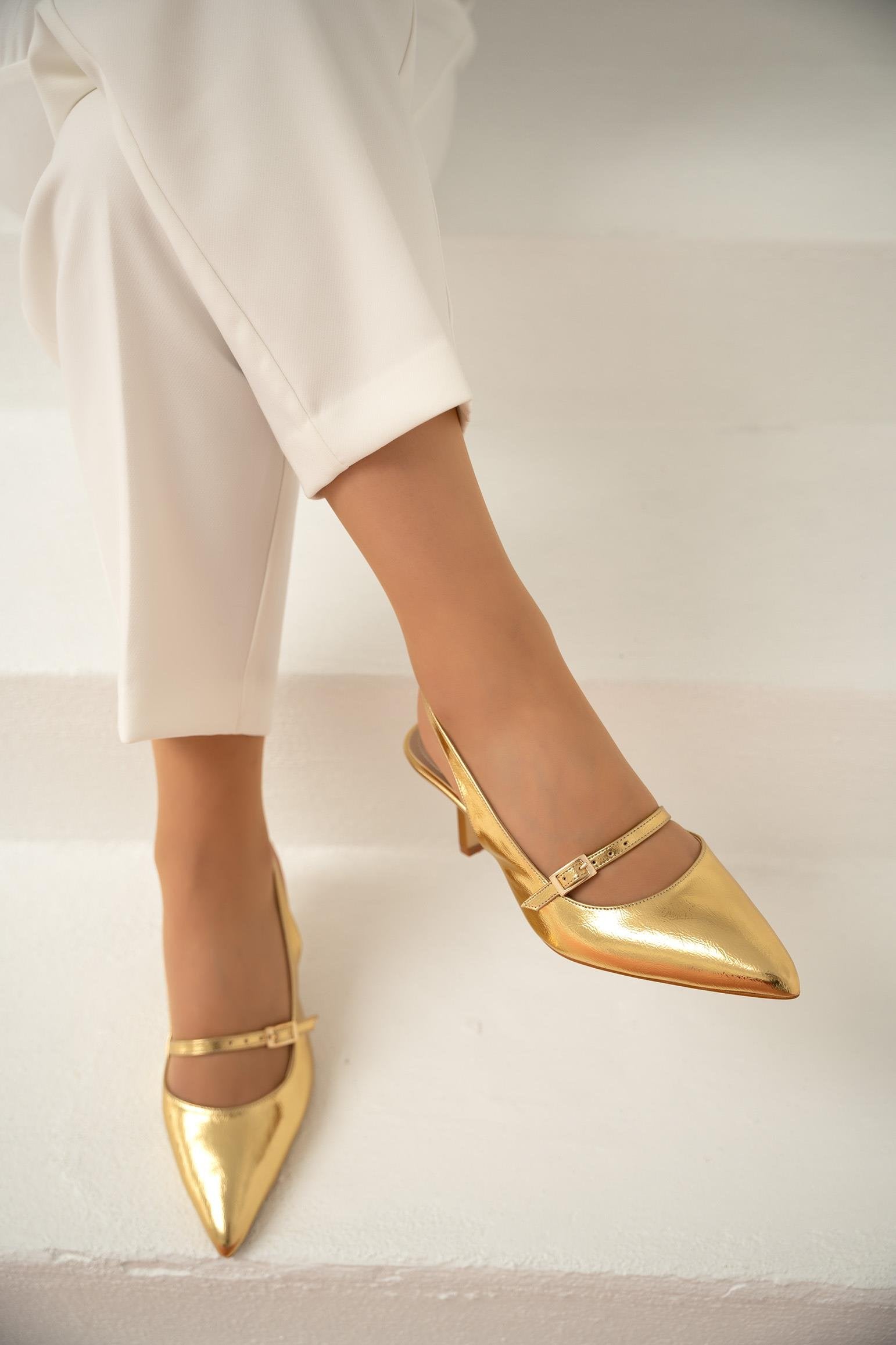 RENNES TOKA DETAYLI TOPUKLU AYAKKABI - GOLD