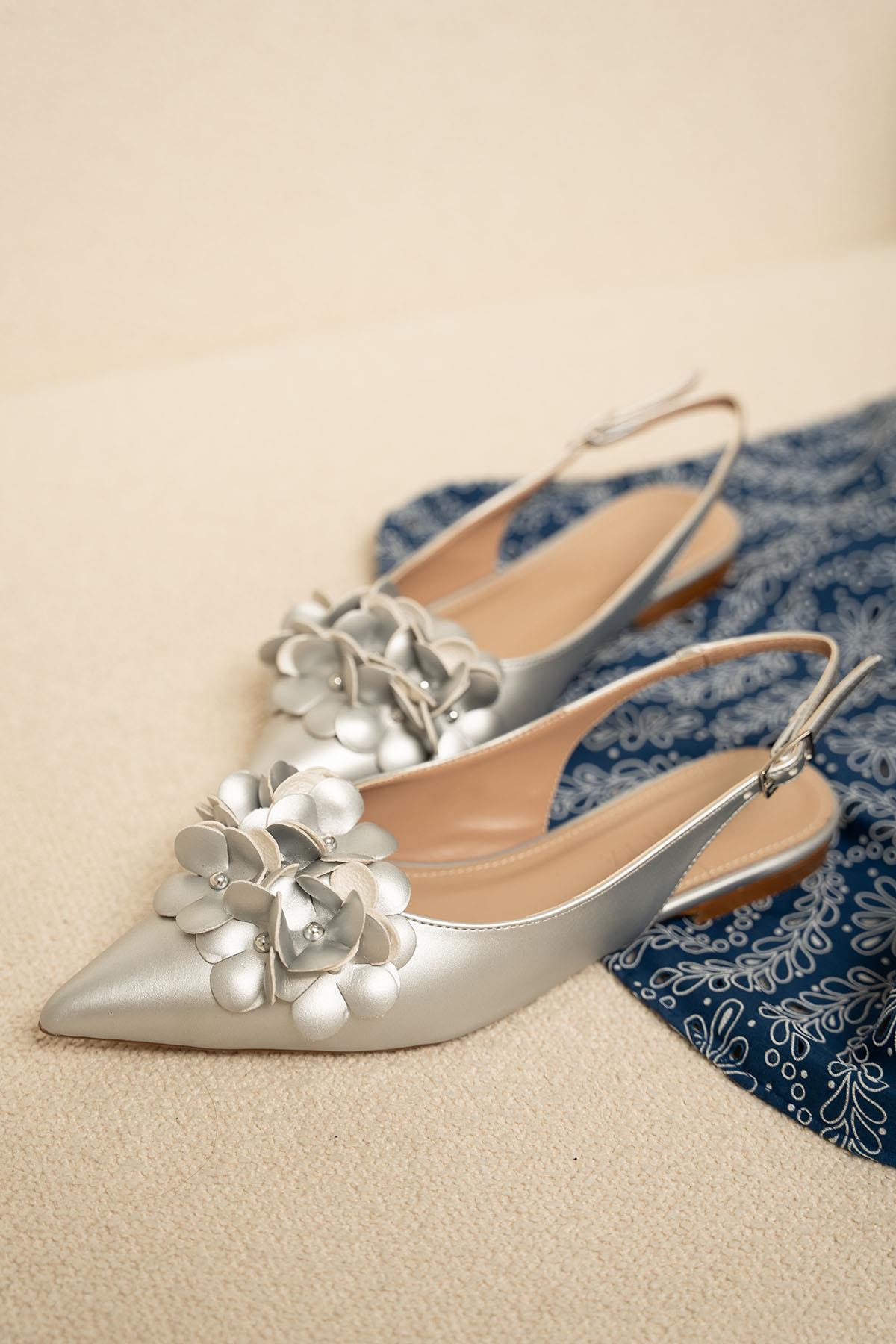 Alexa Çiçek Detaylı Babet - Silver