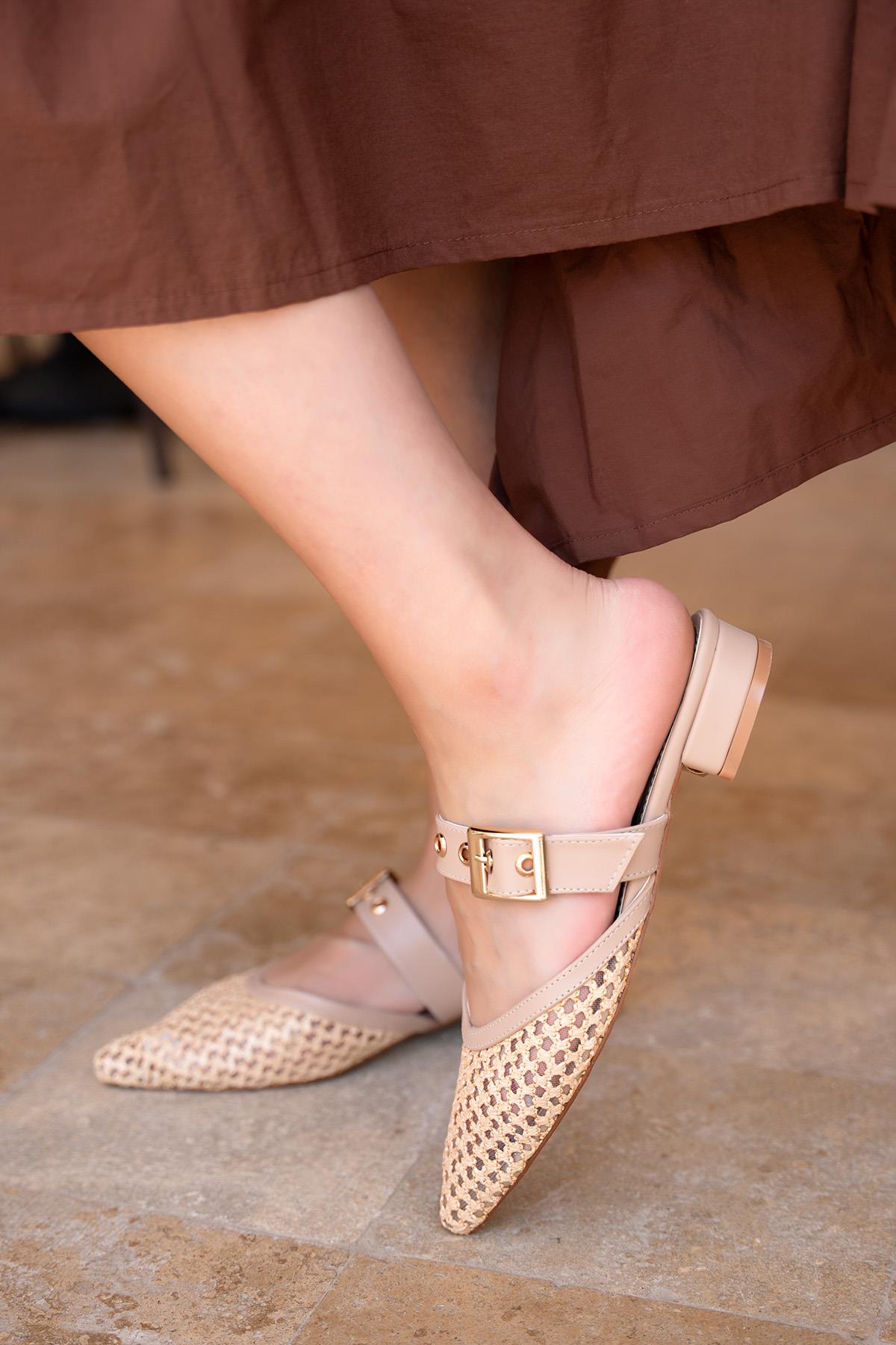 Pangu Gold Kemer Detaylı Hasır Terlik - NUDE