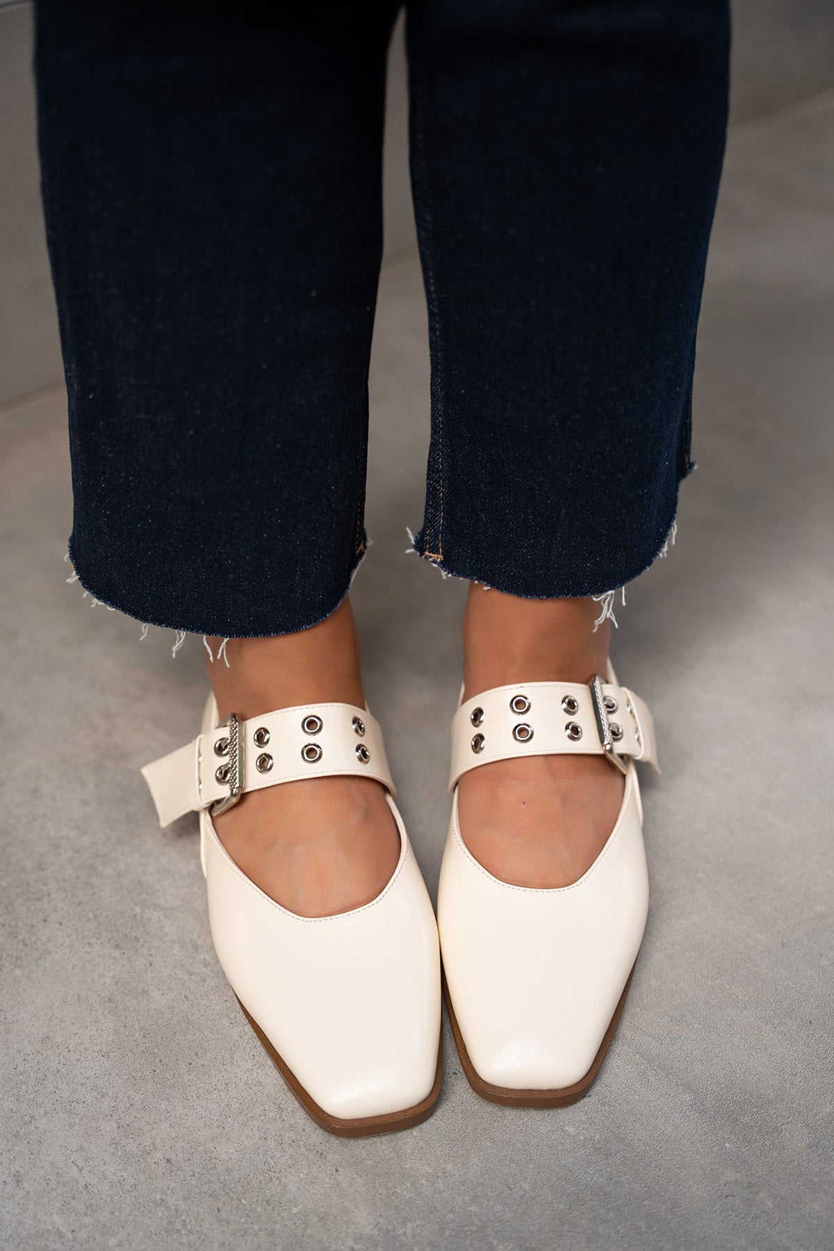 Jewel Kemer Detaylı Babet - EKRU