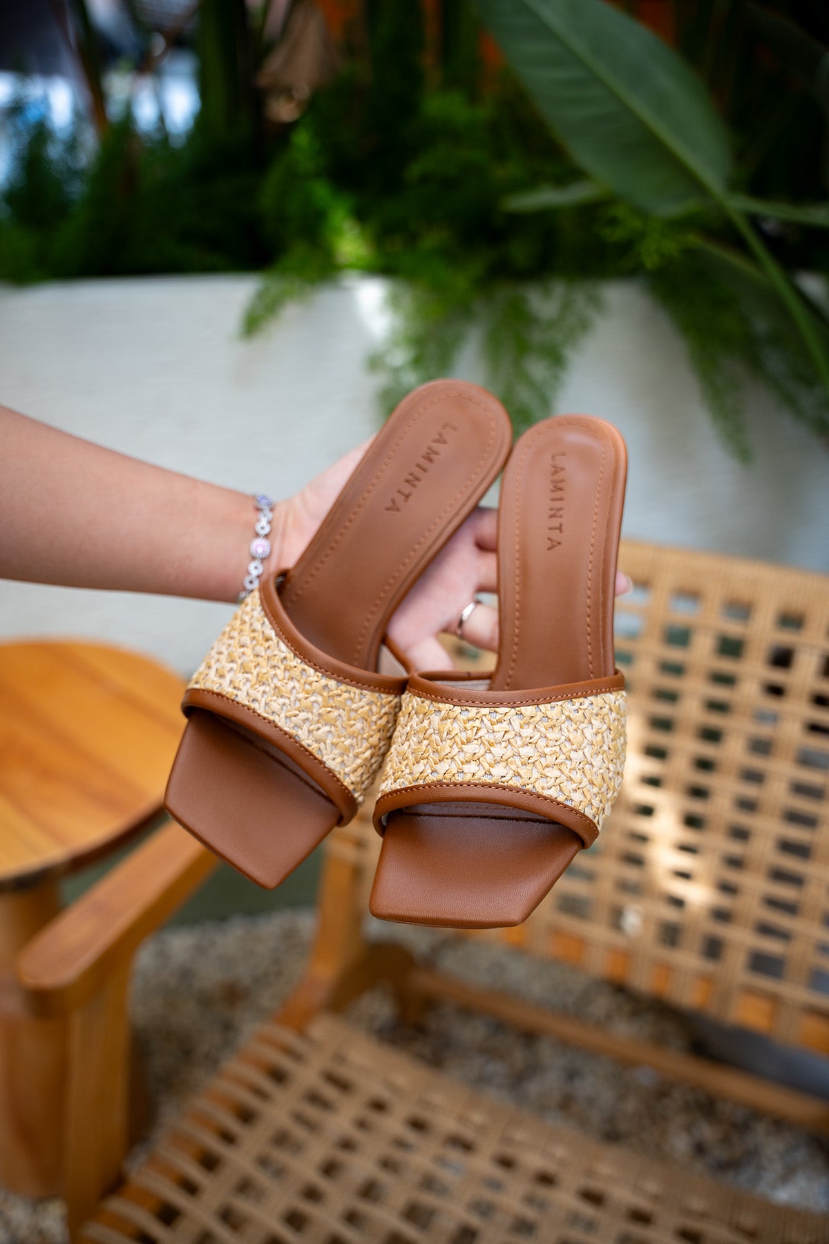 Stride Hasır Detaylı Topuklu Terlik - TABA