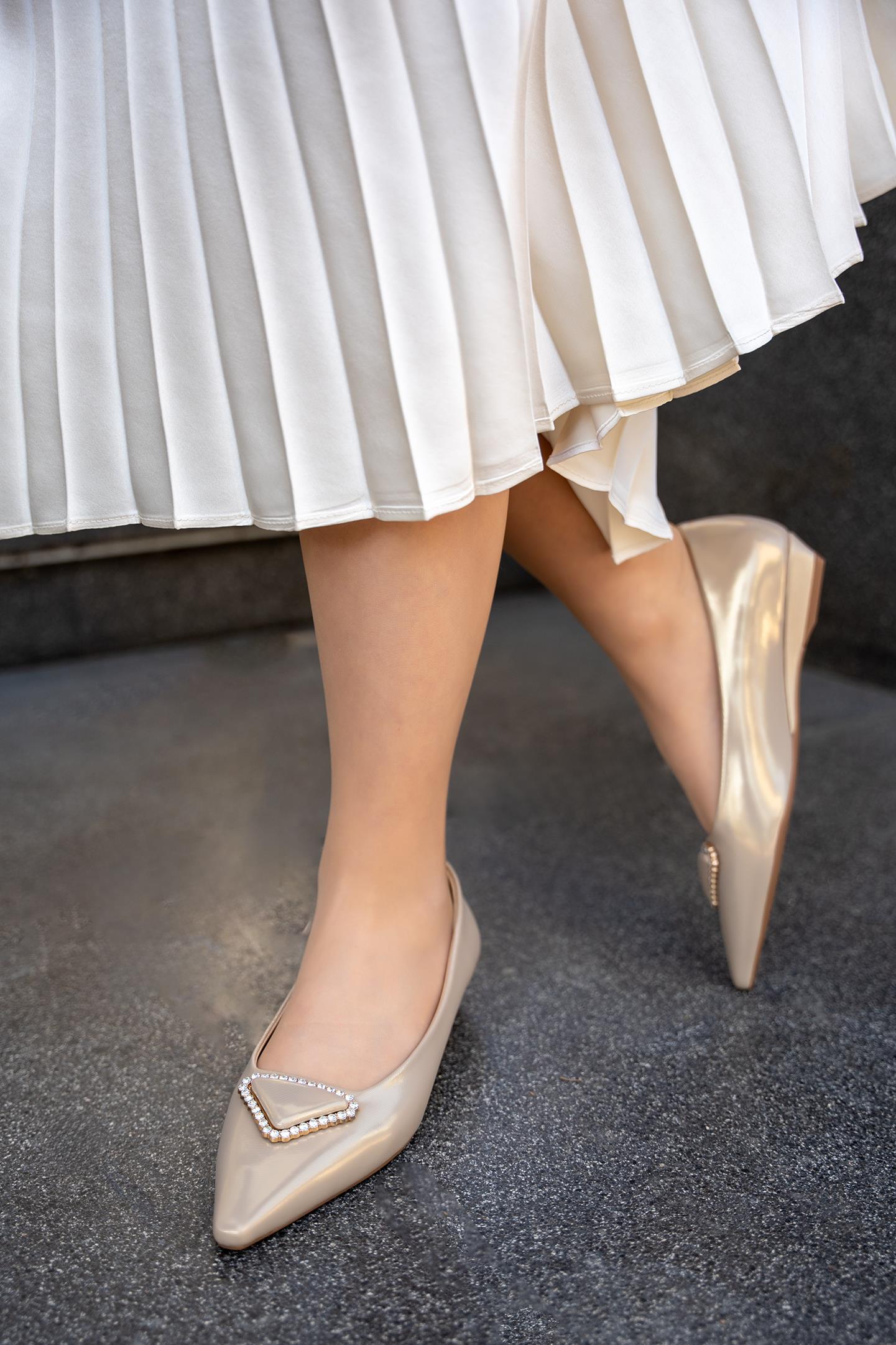 POLLY TAŞLI TOKA DETAYLI BABET - GOLD