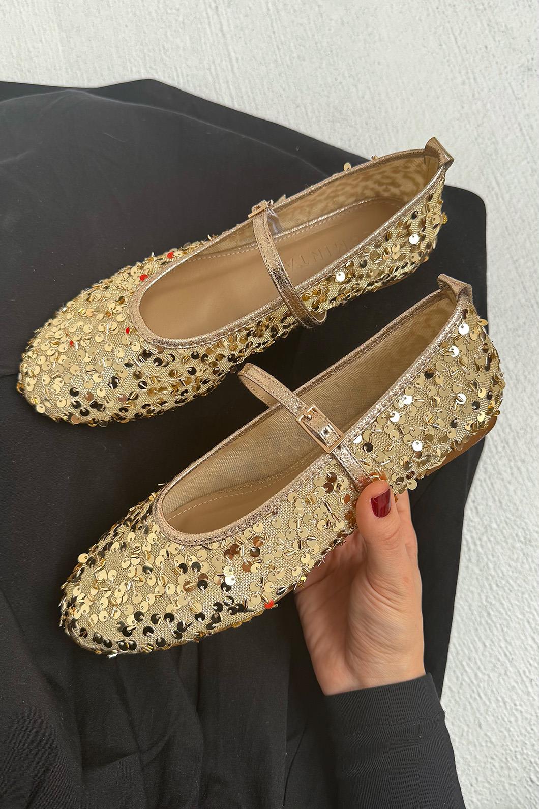 Kitty Pul Detaylı Tokalı Babet - GOLD