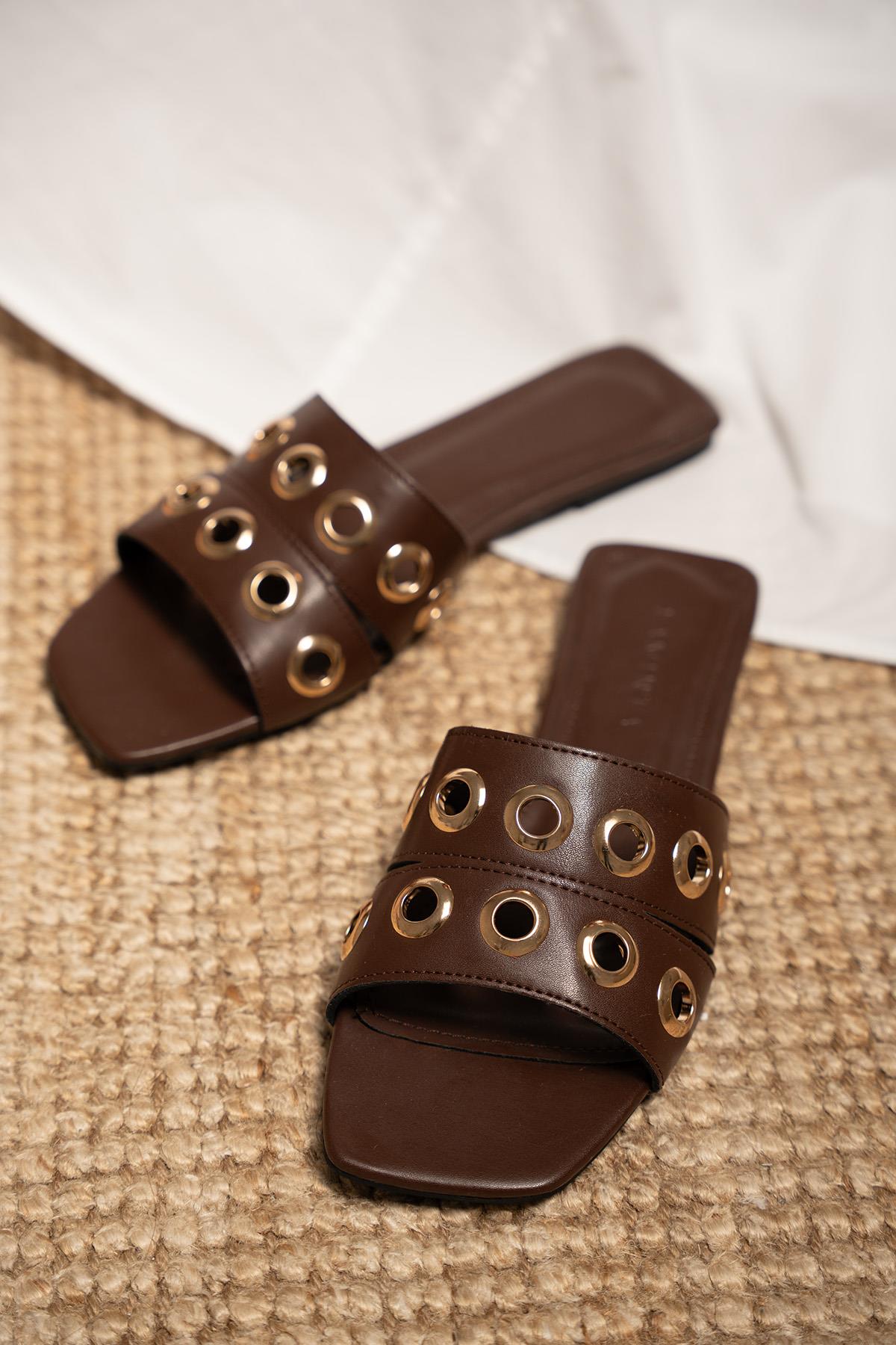 Duffy Kapsül Detaylı Terlik - ACI KAHVE