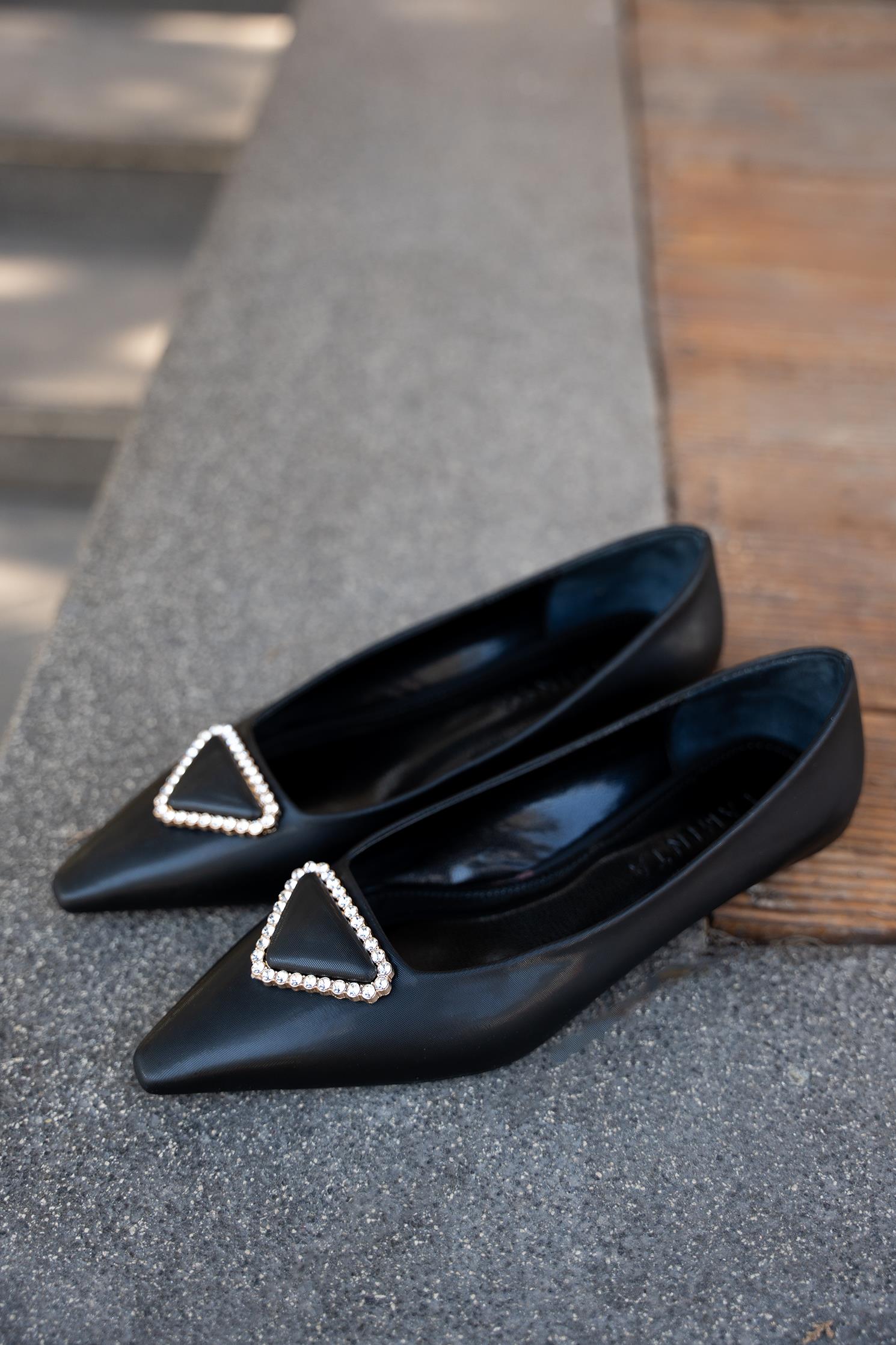 POLLY TAŞLI TOKA DETAYLI BABET - SİYAH