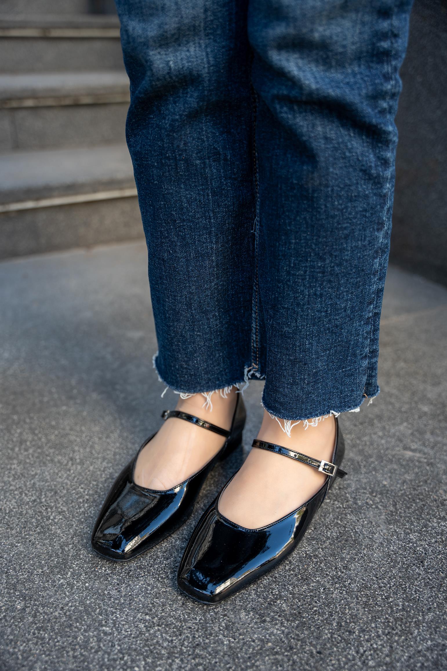 NANDO TOKA DETAYLI KADIN BABET - SİYAH RUGAN