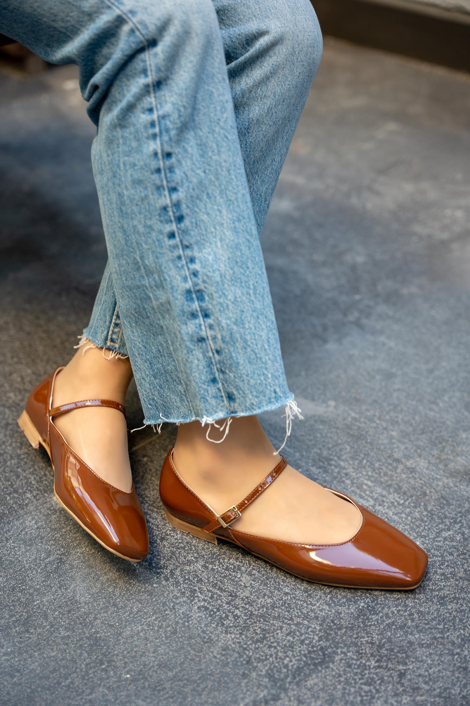 NANDO TOKA DETAYLI KADIN BABET - TABA RUGAN