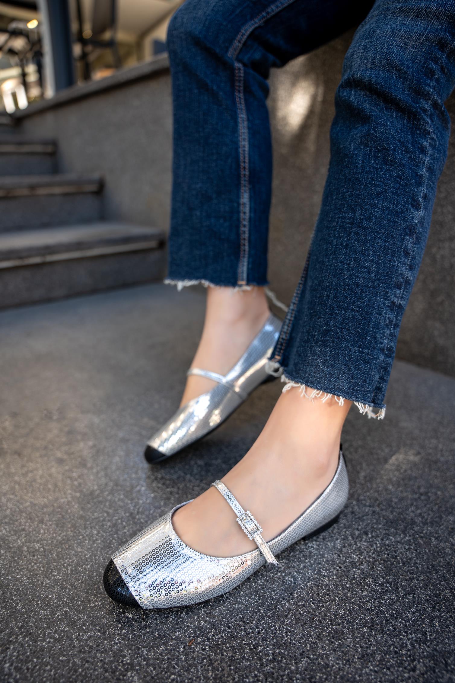 ABENA TAŞLI TOKA DETAYLI PAYETLİ BABET - Silver