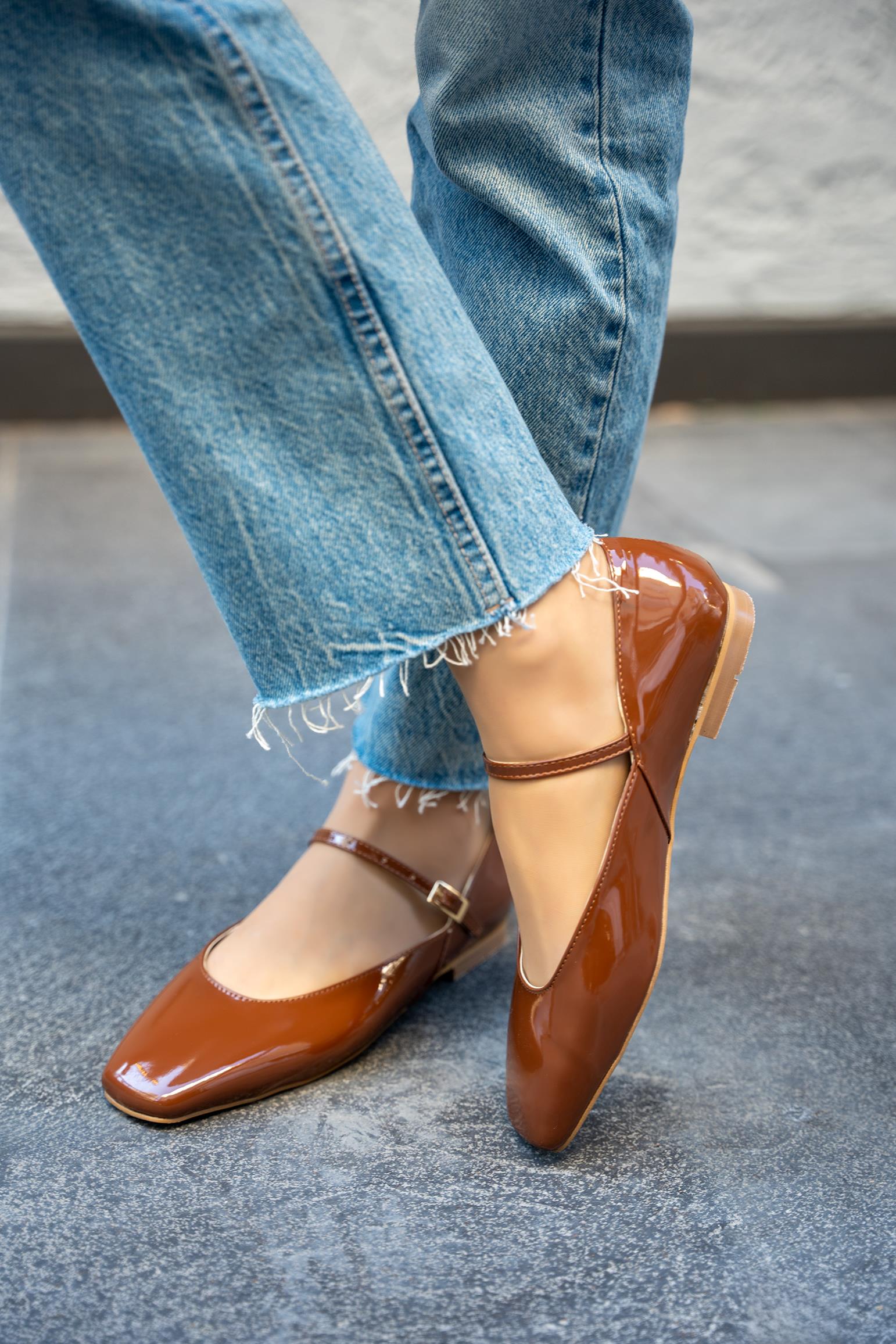 NANDO TOKA DETAYLI KADIN BABET - TABA RUGAN