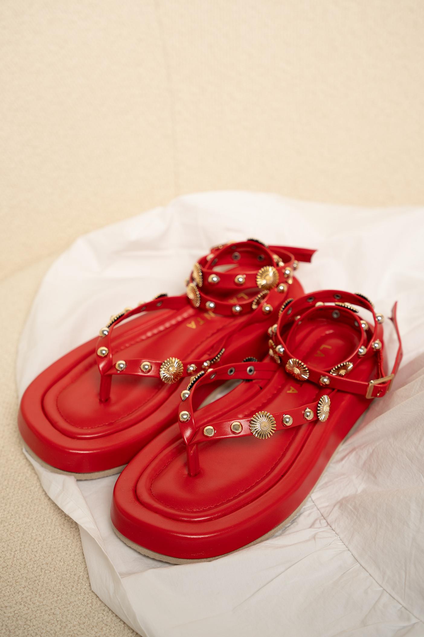 Leoni Gold Aksesuar Detaylı Sandalet - KIRMIZI