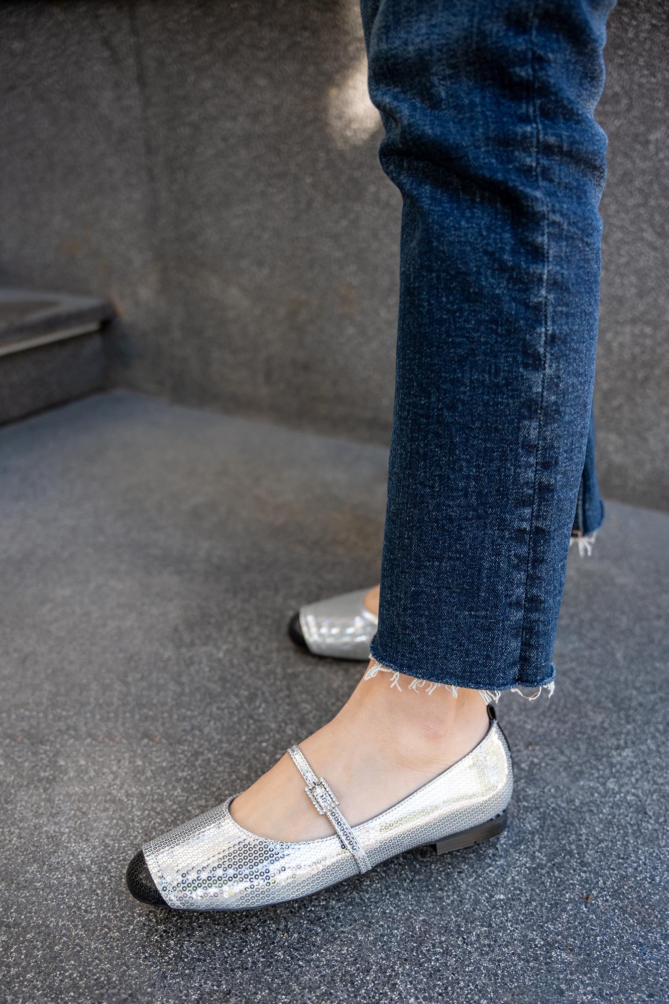 ABENA TAŞLI TOKA DETAYLI PAYETLİ BABET - Silver