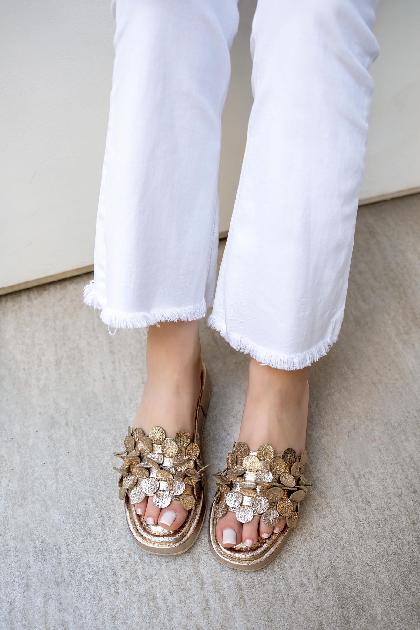 MANJE PÜSKÜL DETAYLI KALIN TABANLI TERLİK - GOLD