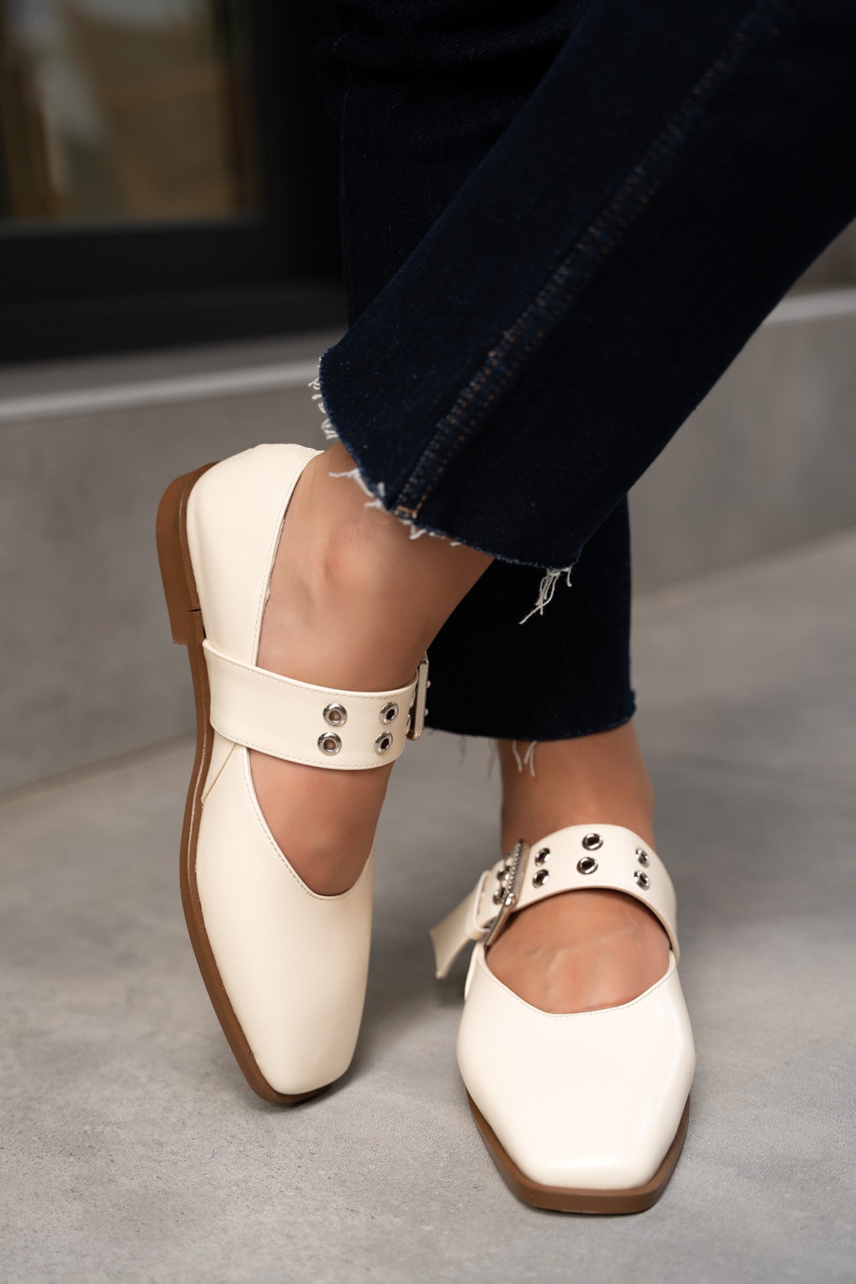 Jewel Kemer Detaylı Babet - EKRU