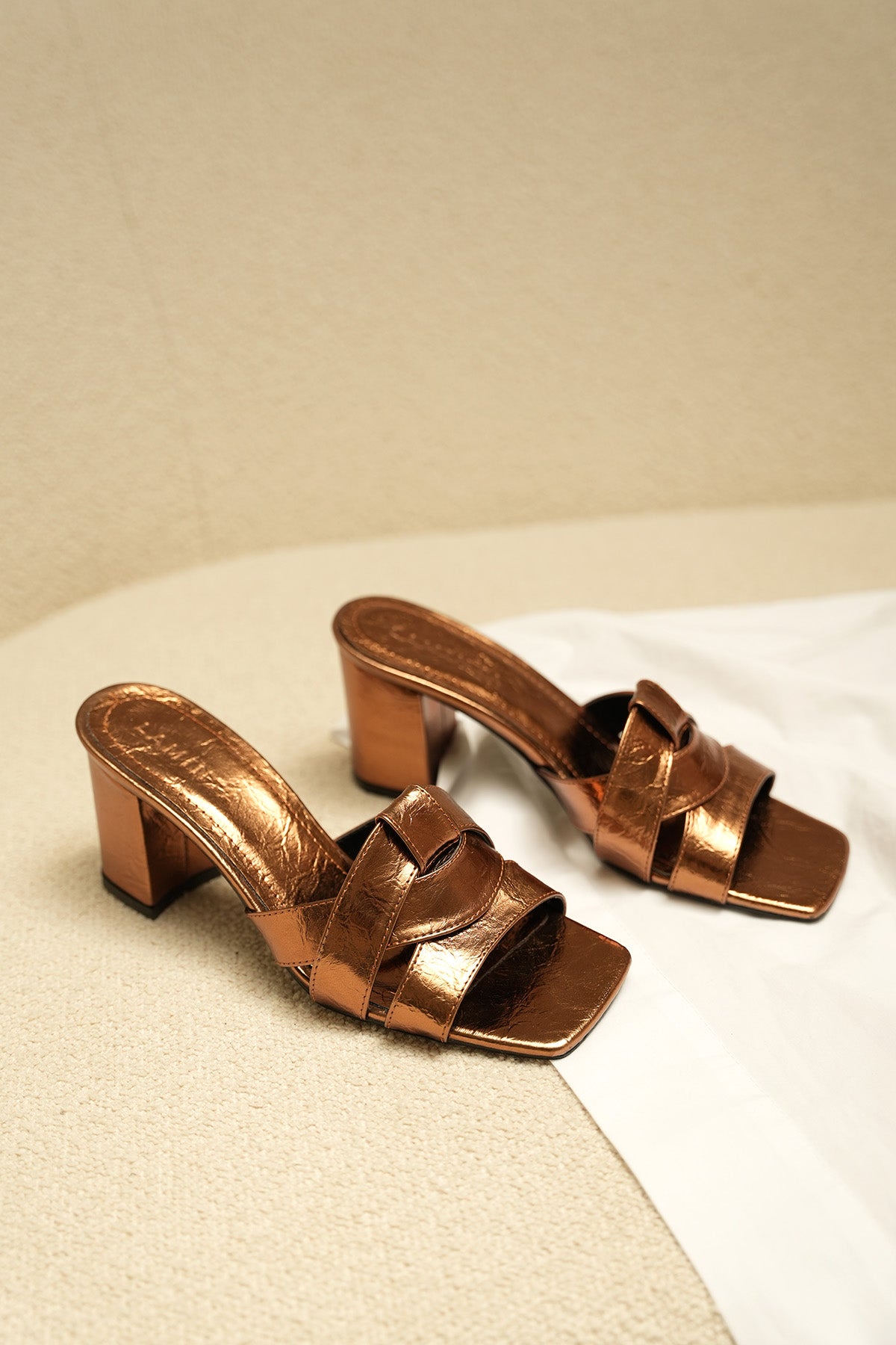 Sofia Asimetrik Kesim Kalın Topuklu Terlik - BAKIR