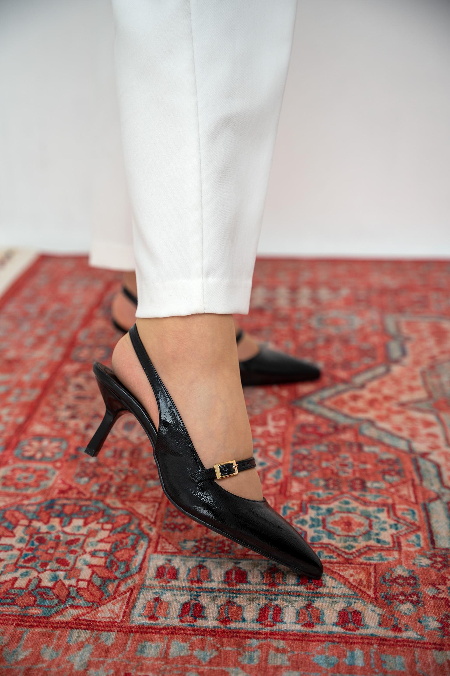 RENNES TOKA DETAYLI TOPUKLU AYAKKABI - SİYAH