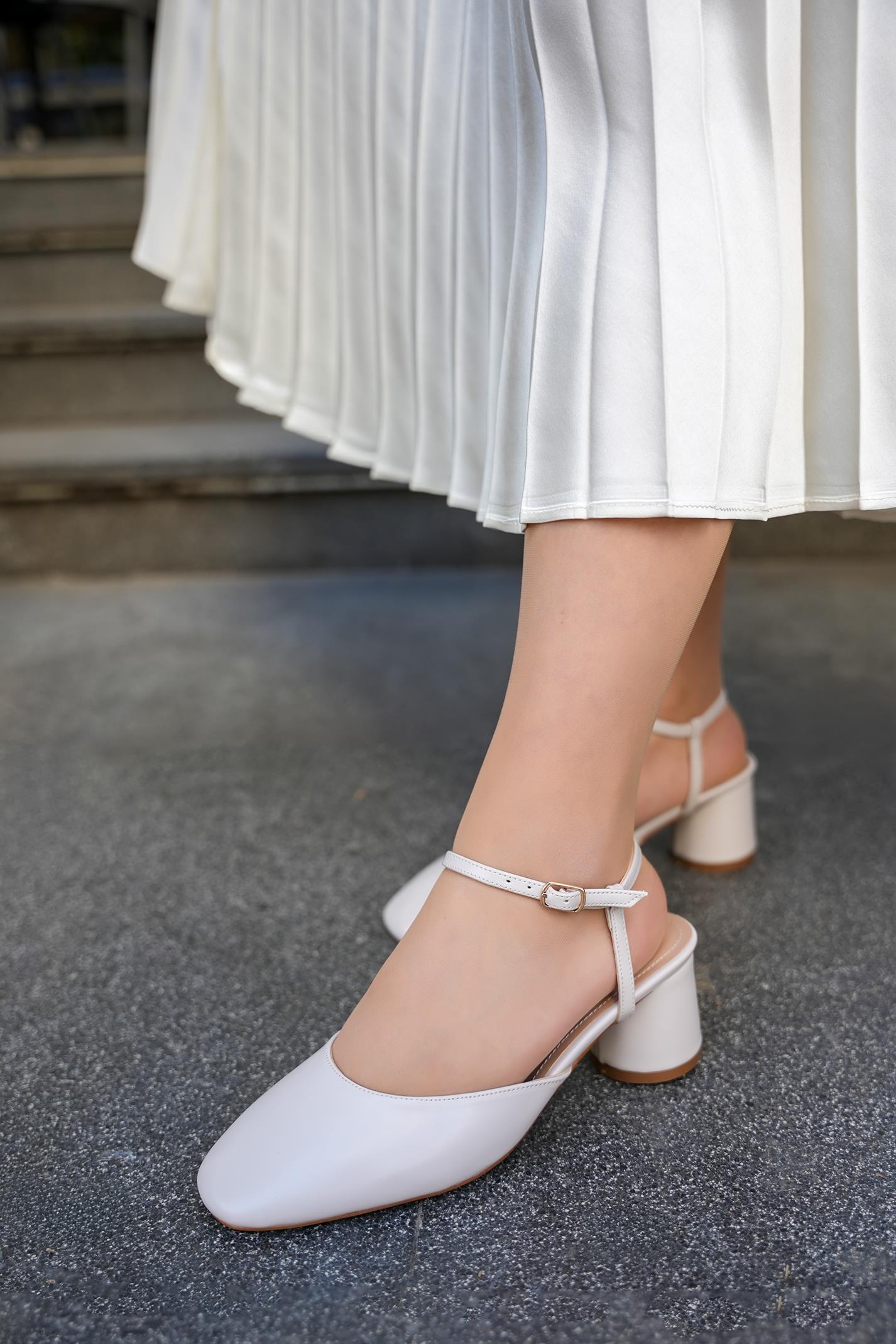 EDDY TOKA DETAYLI TOPUKLU AYAKKABI - KREM