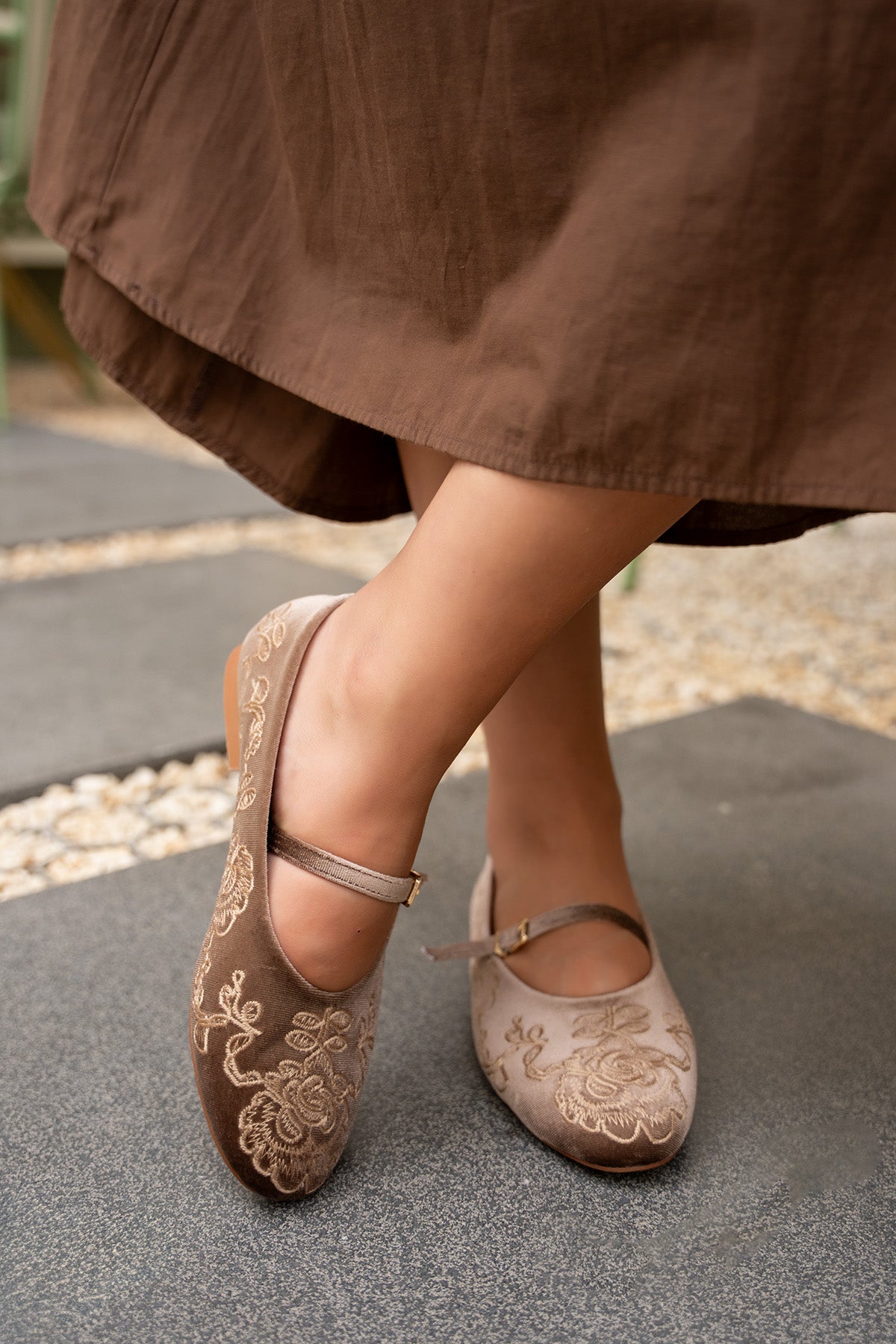 Semy Nakış Detaylı Babet - VİZON