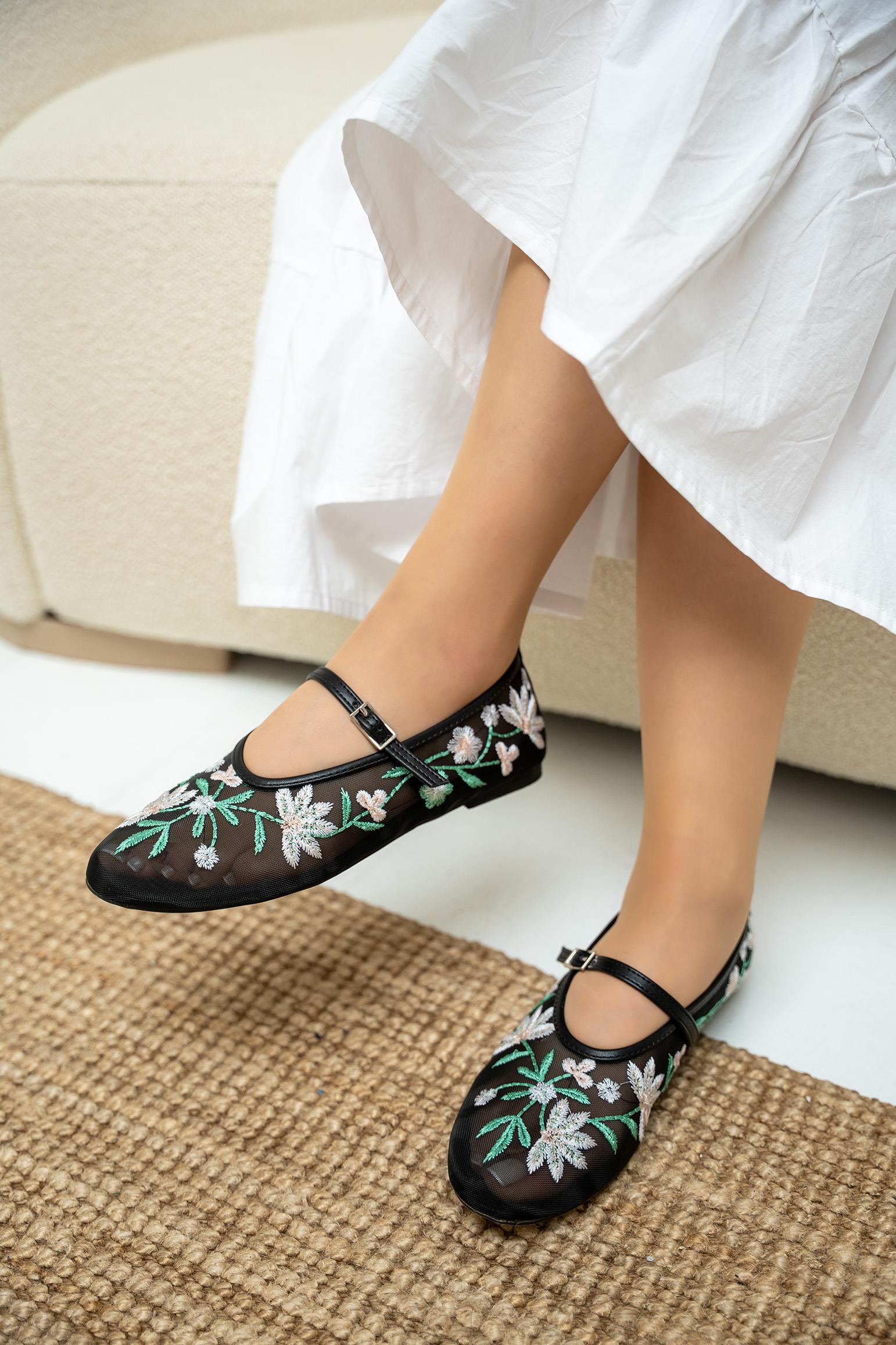 Lalu Nakış İşlemeli Babet - SİYAH