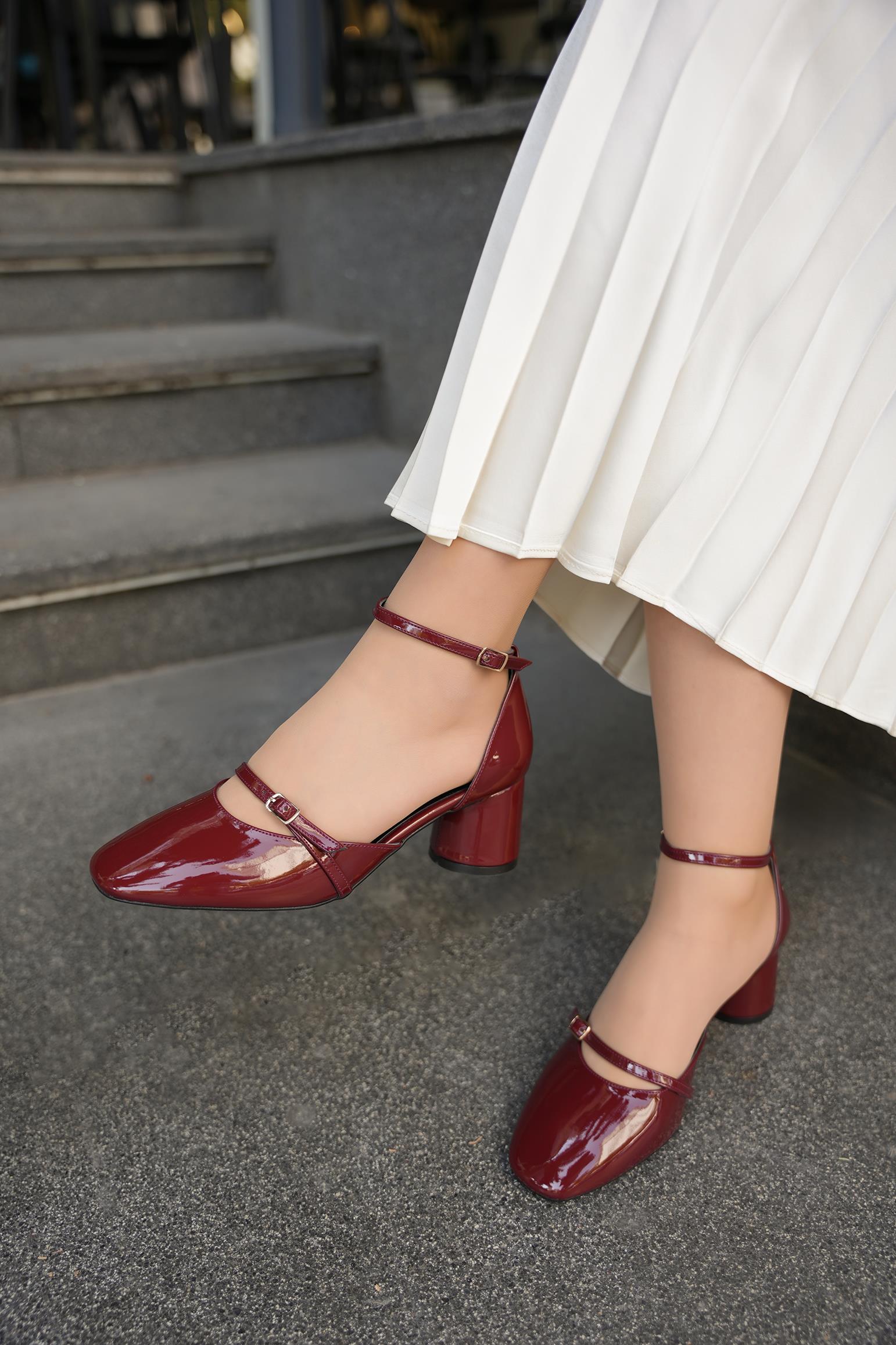 SAİGO ÇİFT TOKA DETAYLI KALIN TOPUKLU AYAKKABI - BORDO RUGAN