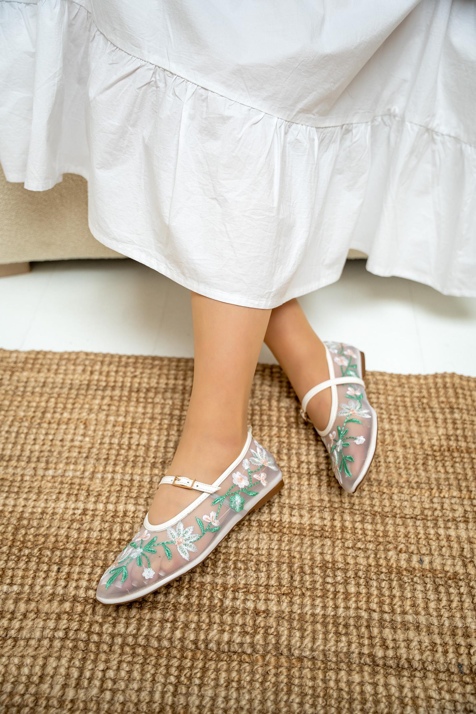 Lalu Nakış İşlemeli Babet - BEYAZ