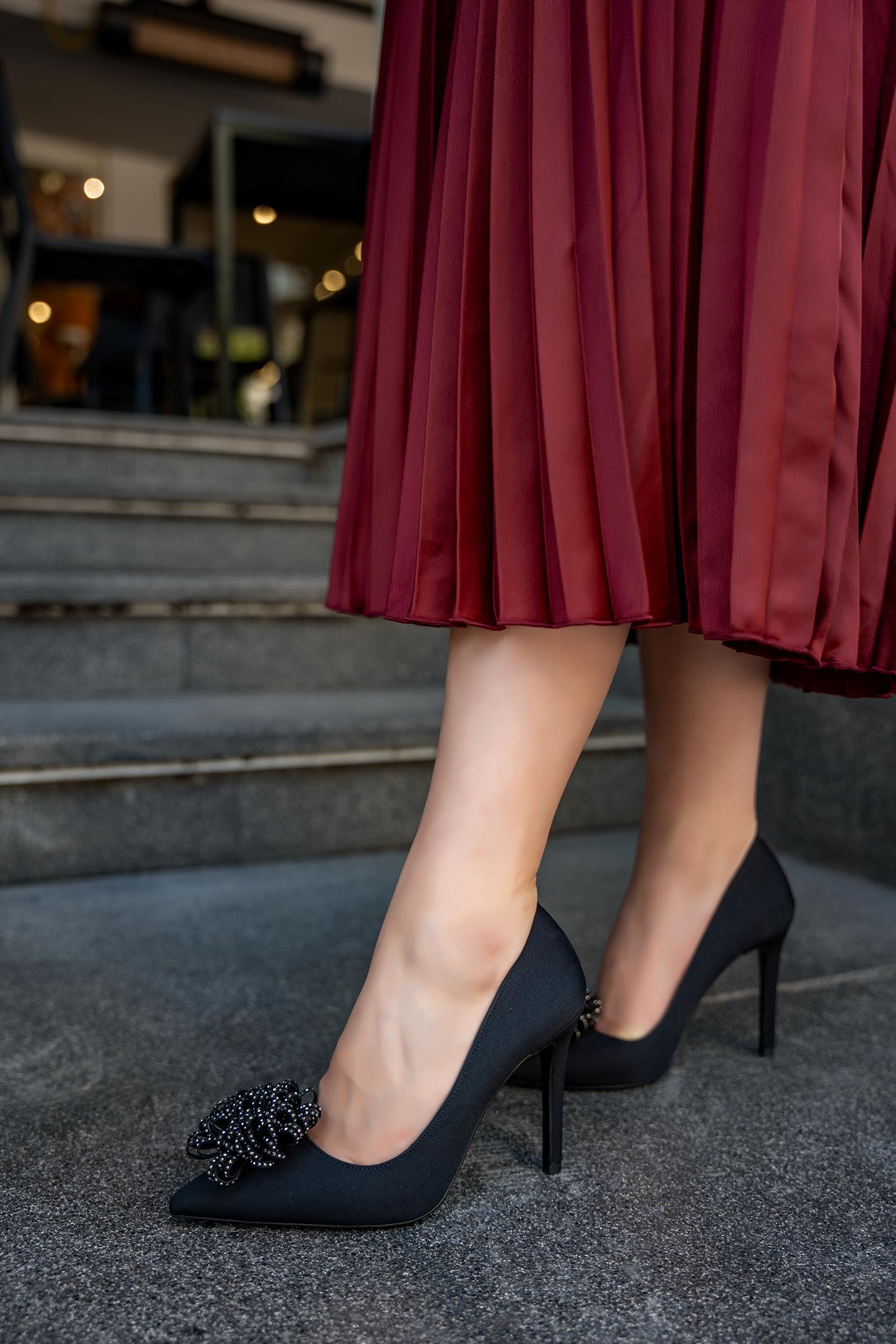 ELİORA TAŞLI GÜL DETAYLI TOPUKLU AYAKKABI - SİYAH