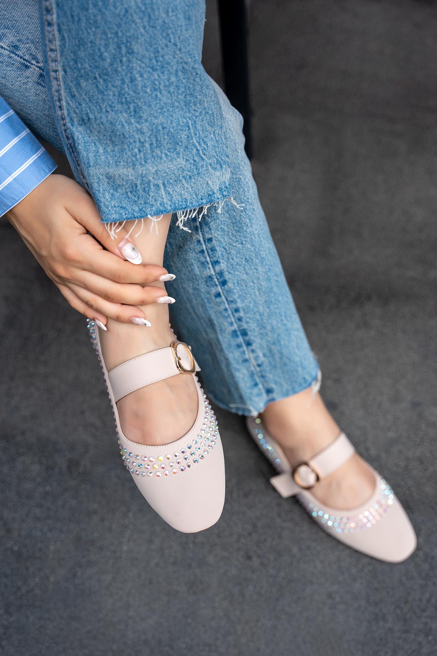 KİNO TAŞ DETAYLI TOKALI KADIN BABET - BEJ