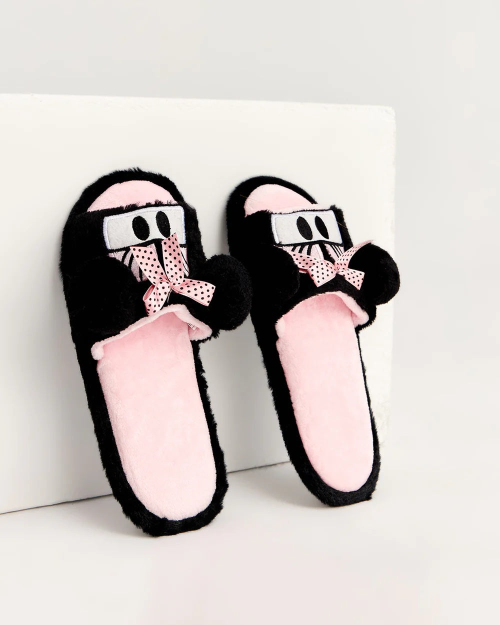 Ponponlu Peluş Ev Terliği - SİYAH PEMBE