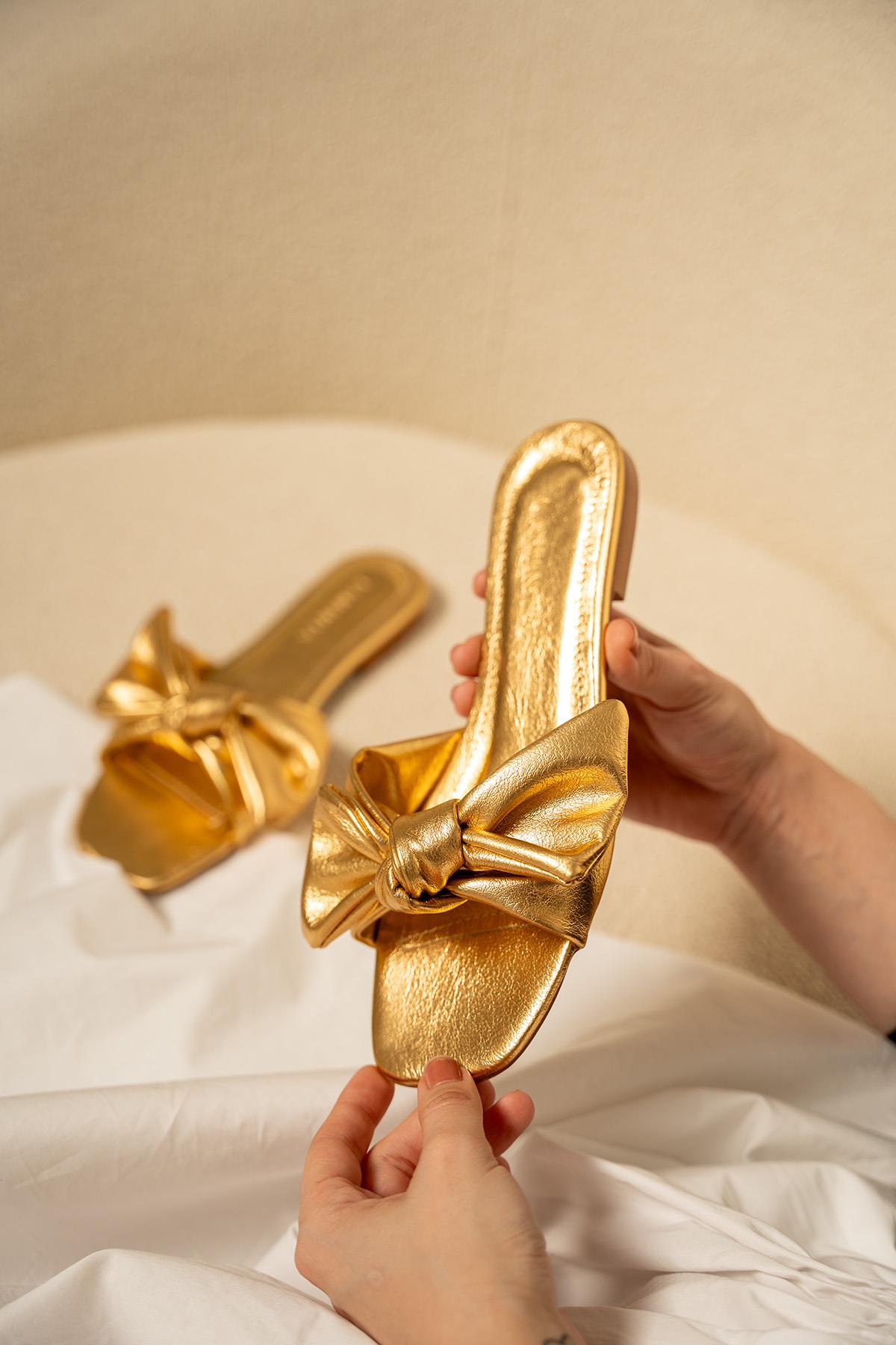 Pony Fiyonklu Terlik - GOLD