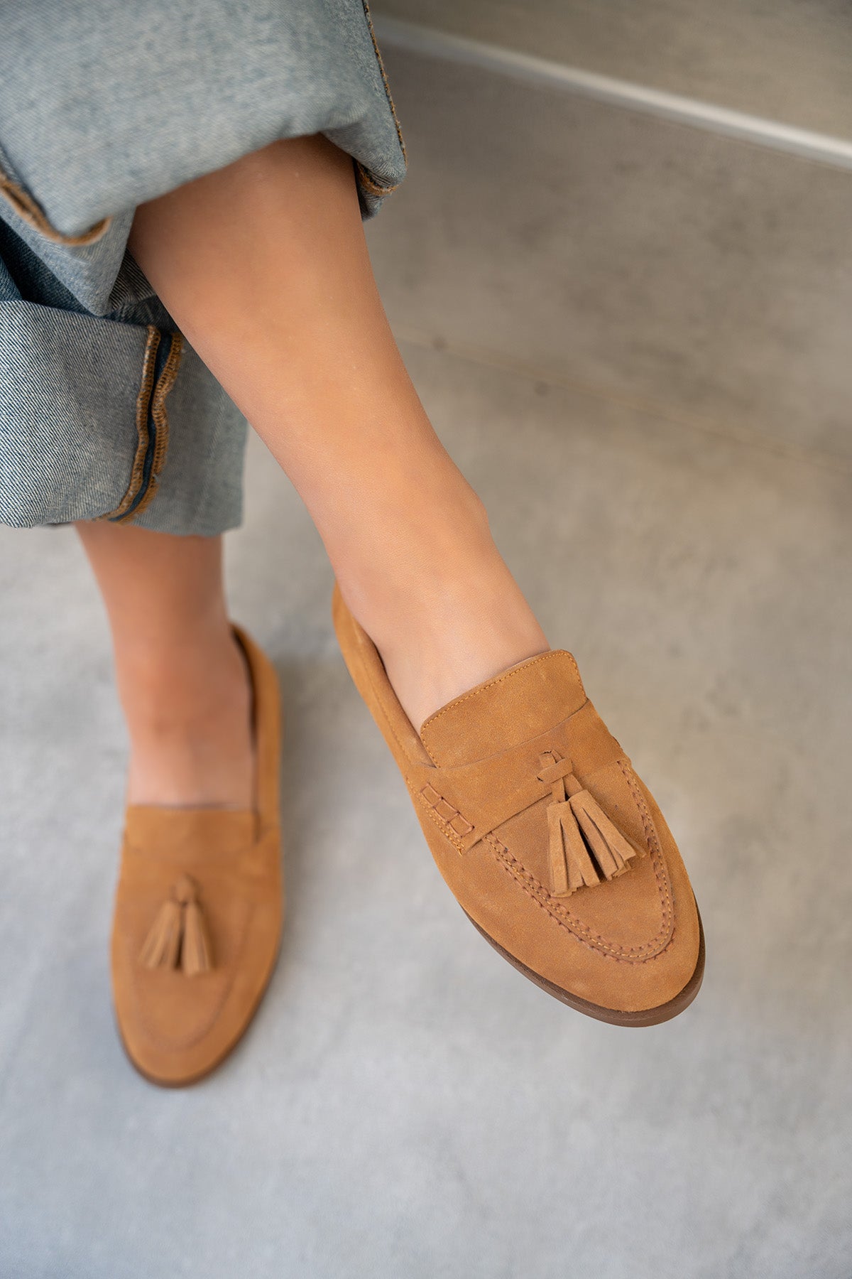 Leather Püskül Detaylı Düz Taban Ayakkabı - TABA SÜET