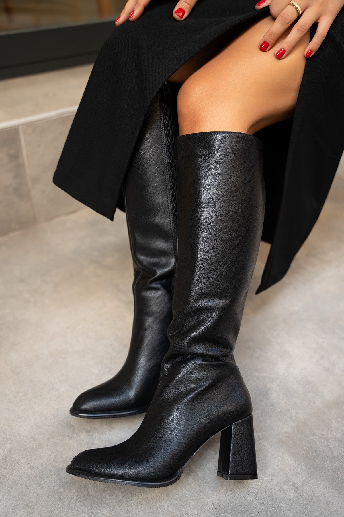 Janga Yuvarlak Burun Fermuarlı Çizme - SİYAH