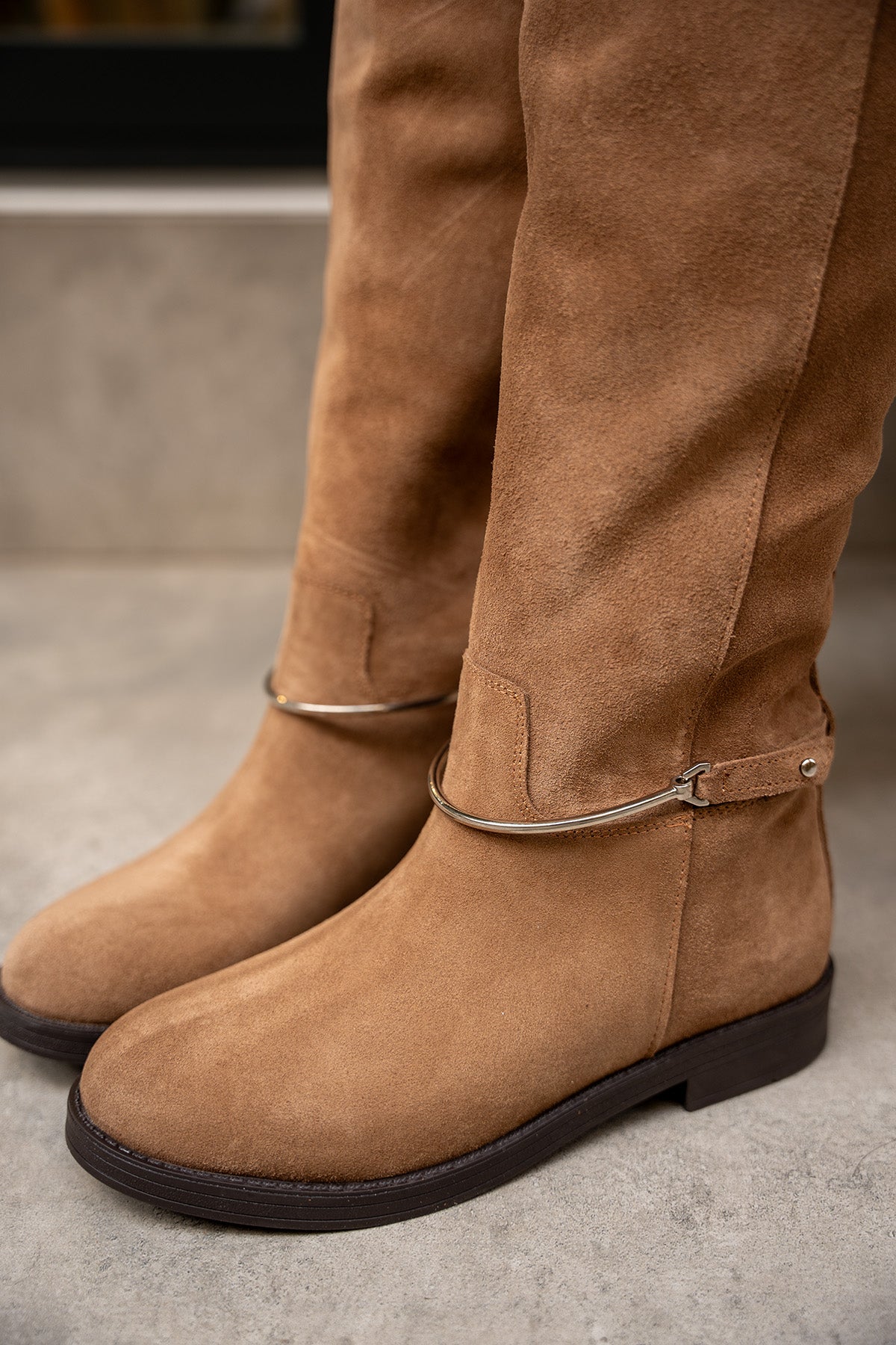 Steve Çıkarılabilir Gold Aksesuarlı Çizme - VİZON SÜET