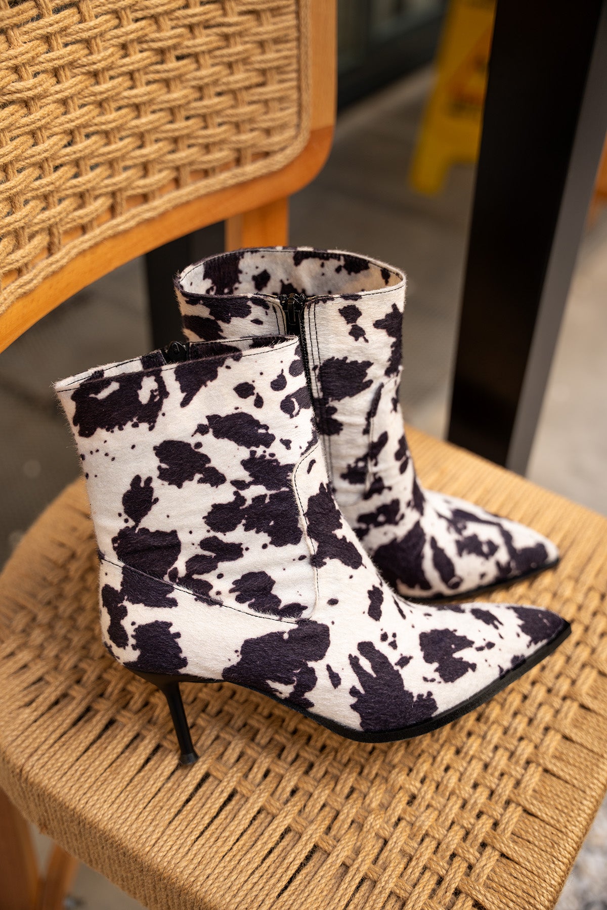 Miyo Sivri Burunlu Topuklu Bot - DESENLİ