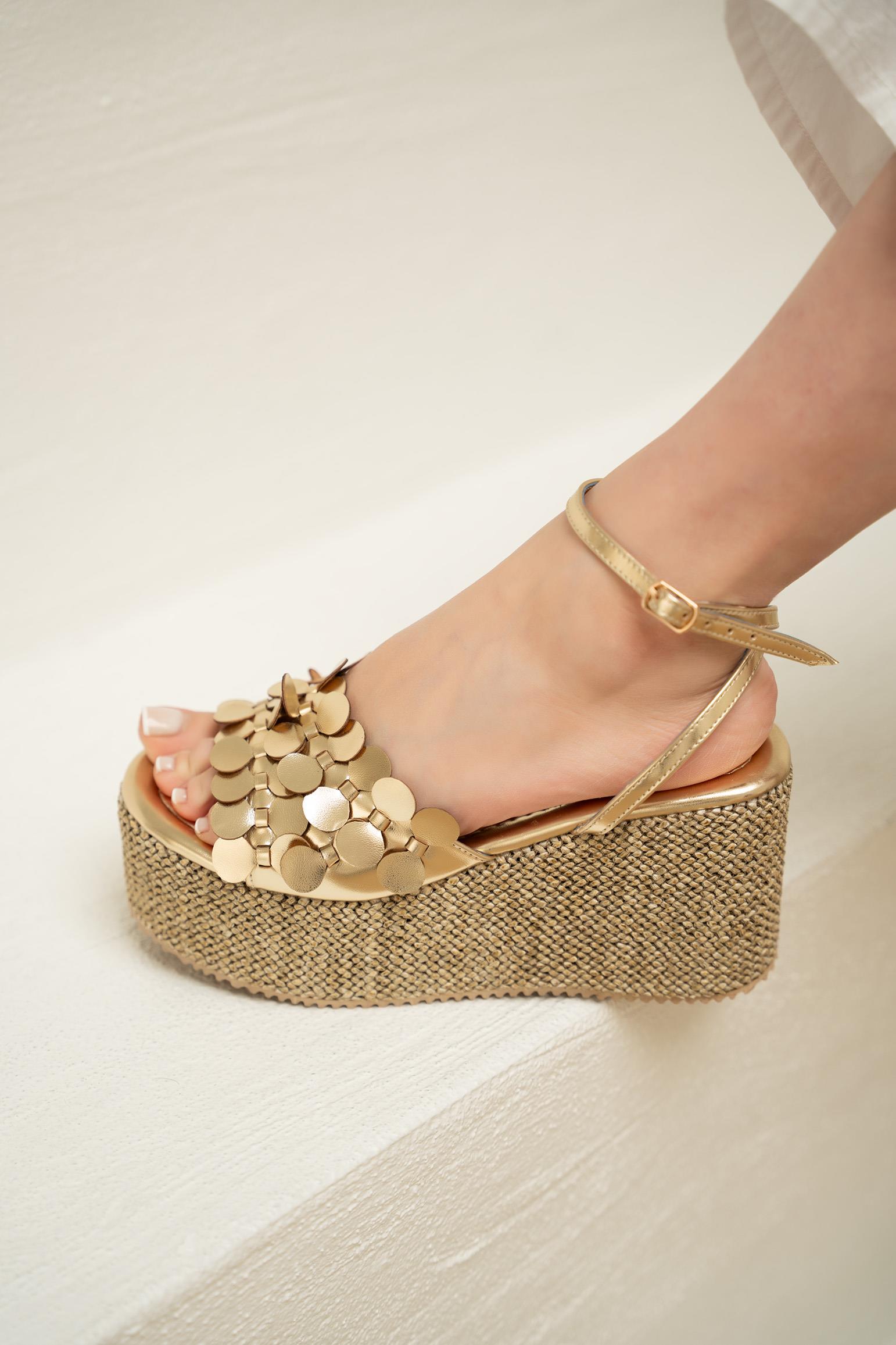 Rex Püskül Detaylı  Platform Sandalet - GOLD
