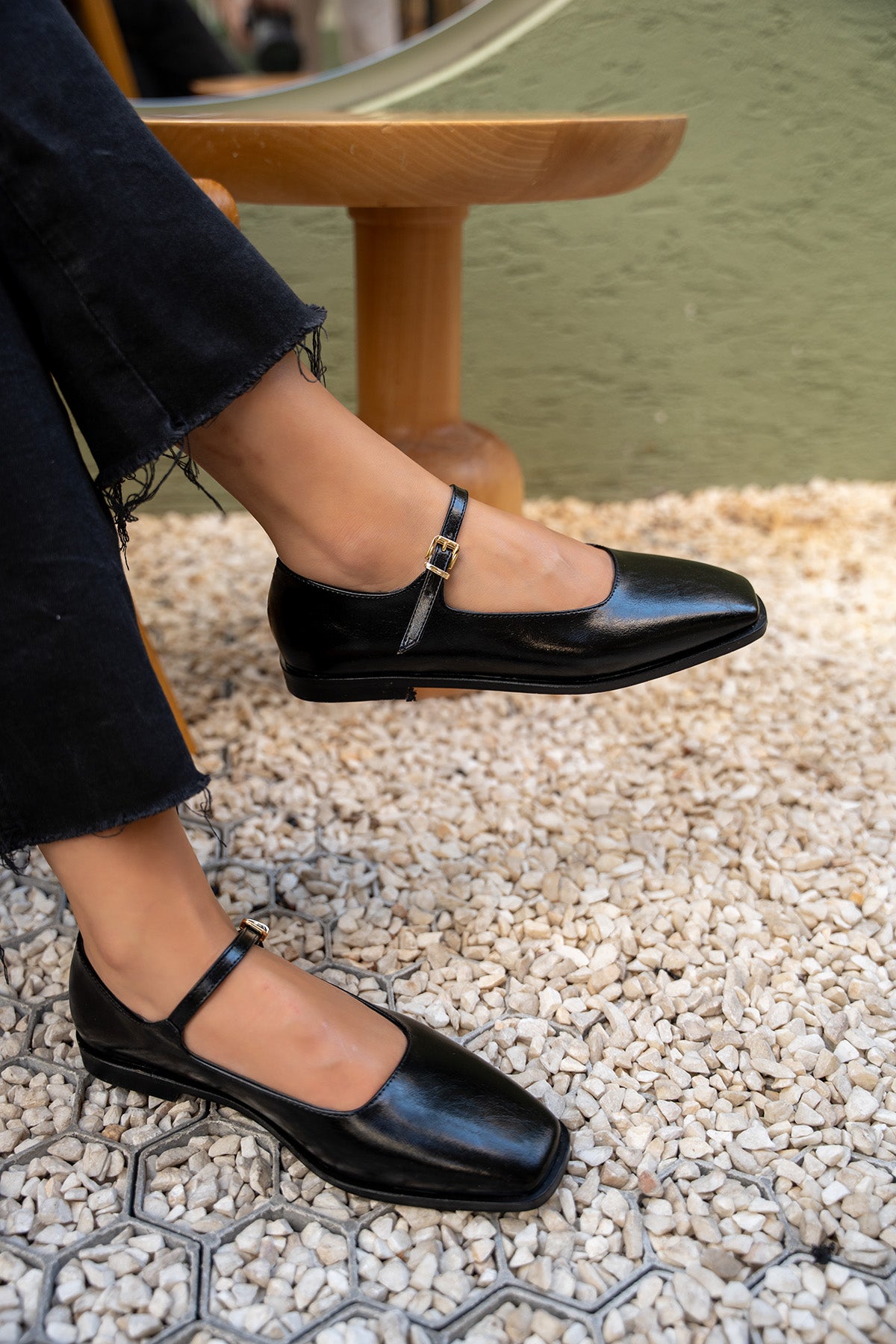 Flue Tokalı Düz Babet - SİYAH