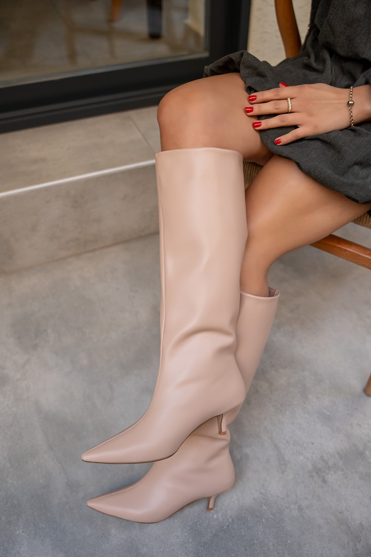 Polka Sivri Burun Düz Çizme - NUDE DERİ