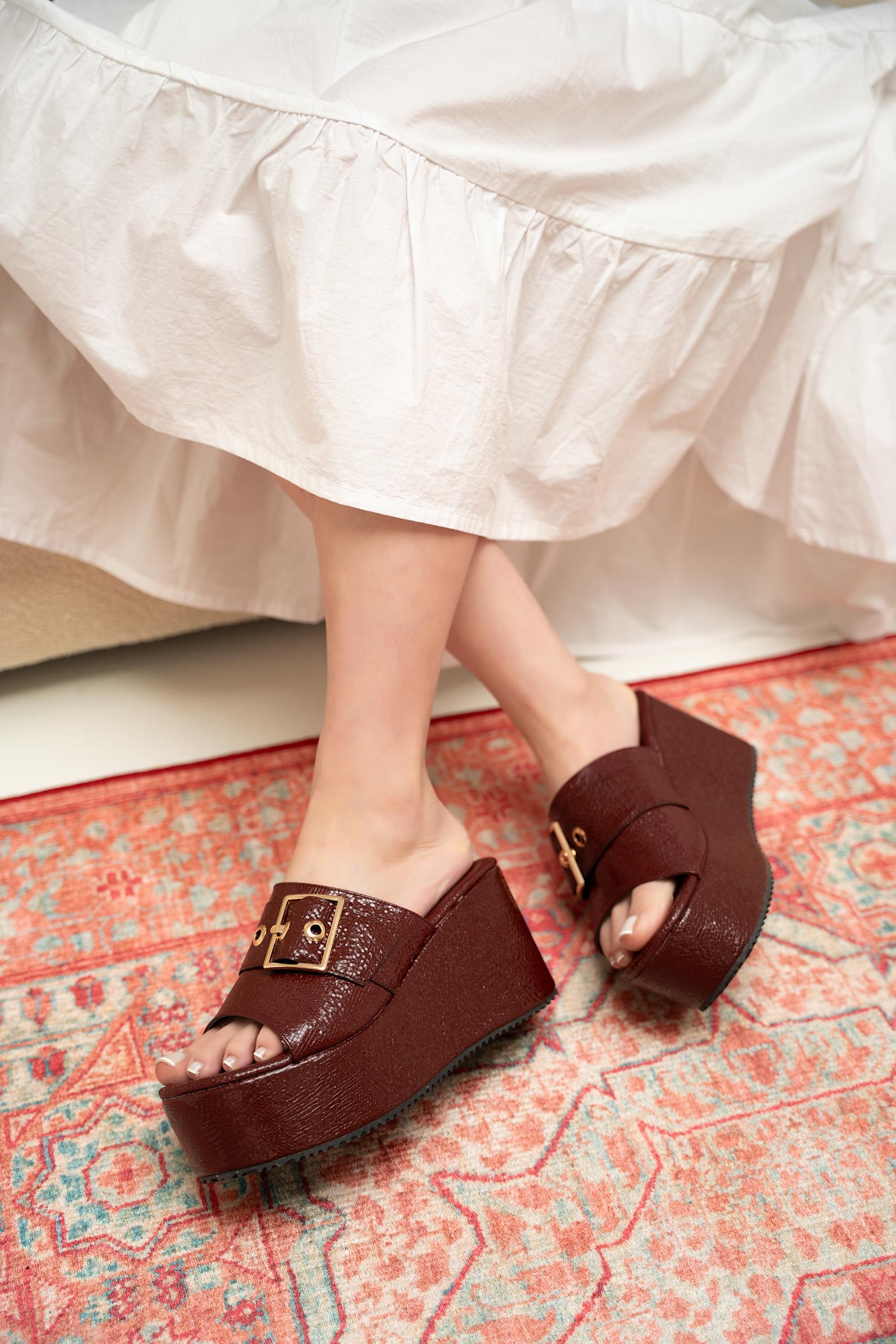 Beatrix Tokalı Detaylı Platform Terlik - BORDO