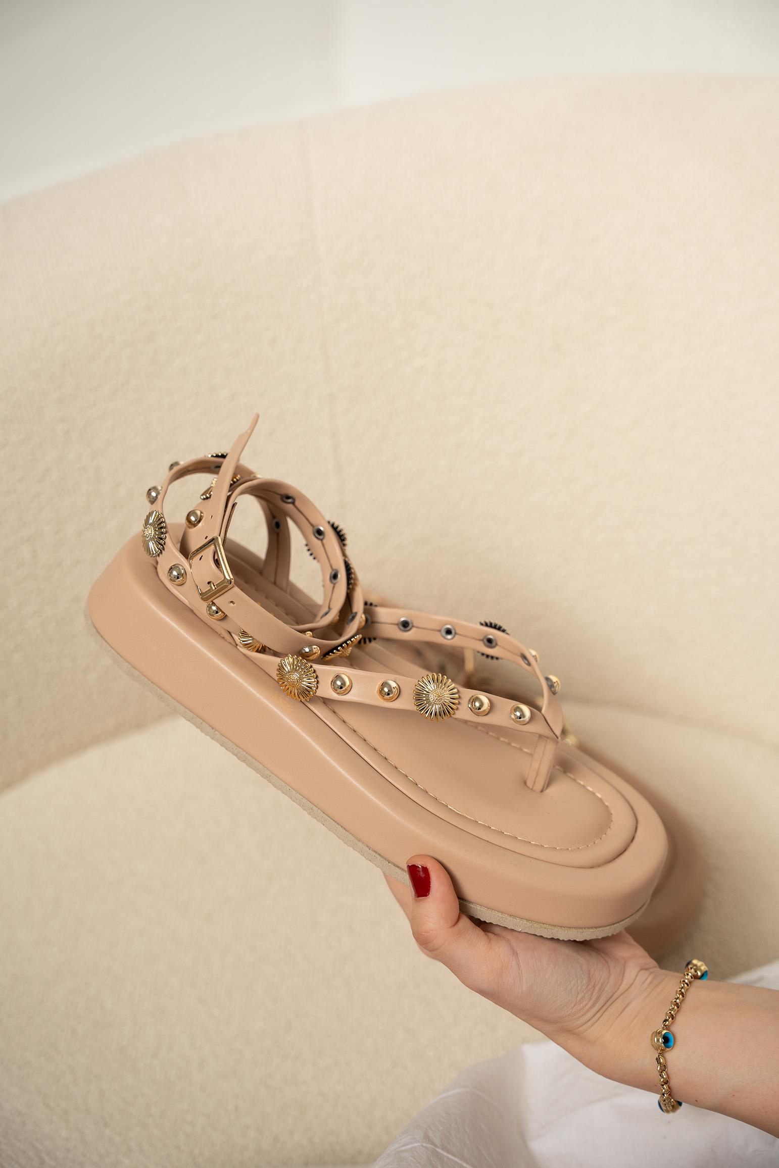 Leoni Gold Aksesuar Detaylı Sandalet - NUDE