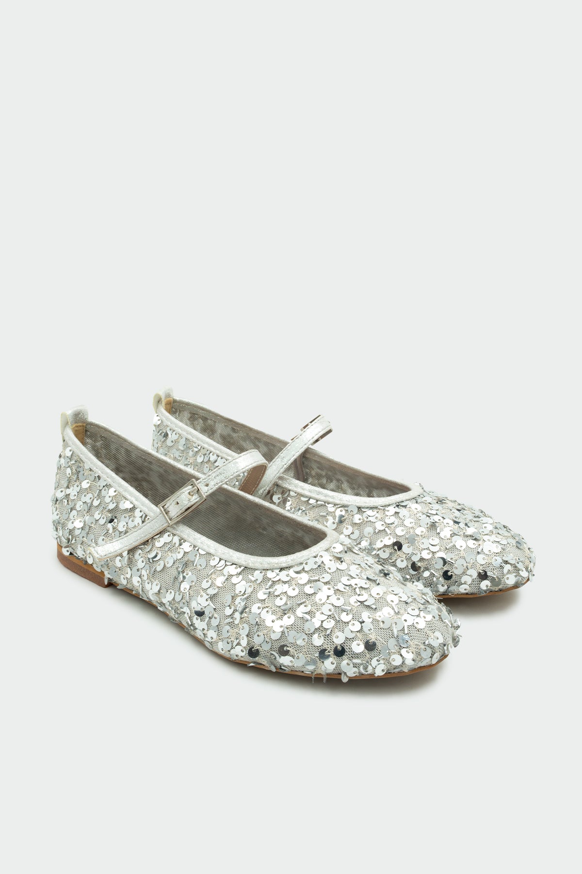 Brest Pul Detaylı Tokalı Babet - Silver