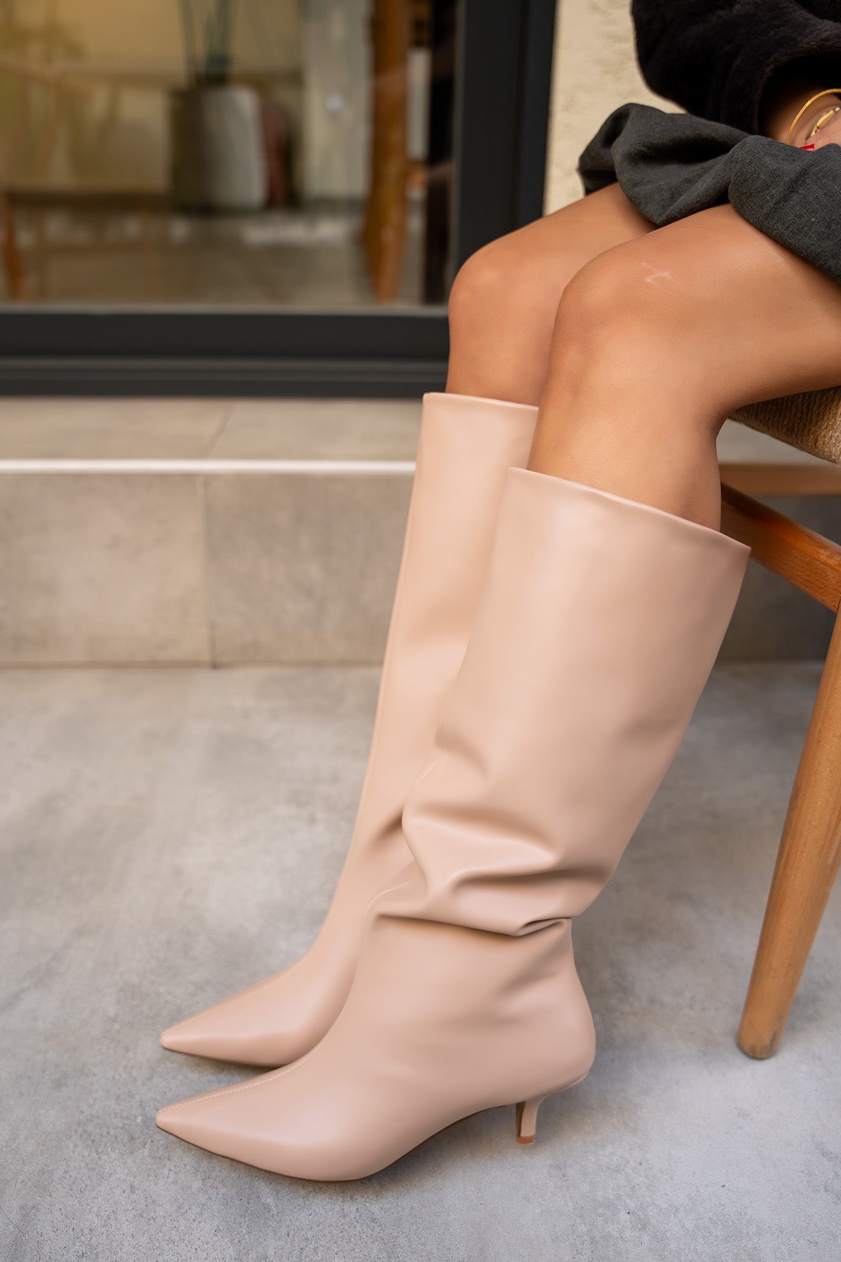 Polka Sivri Burun Düz Çizme - NUDE DERİ