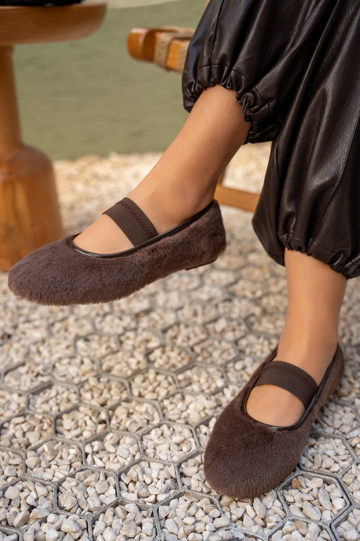 Creas Tüylü Lastikli Kadın Babet - KAHVE