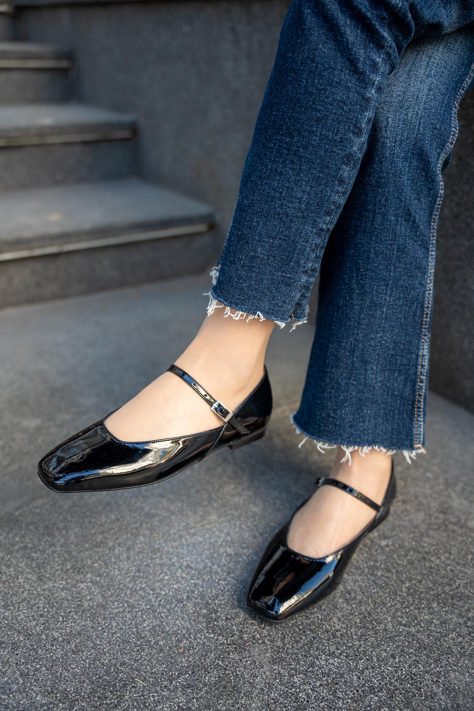 NANDO TOKA DETAYLI KADIN BABET - SİYAH RUGAN