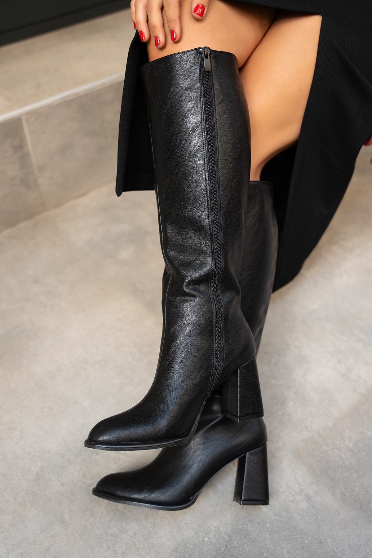 Janga Yuvarlak Burun Fermuarlı Çizme - SİYAH