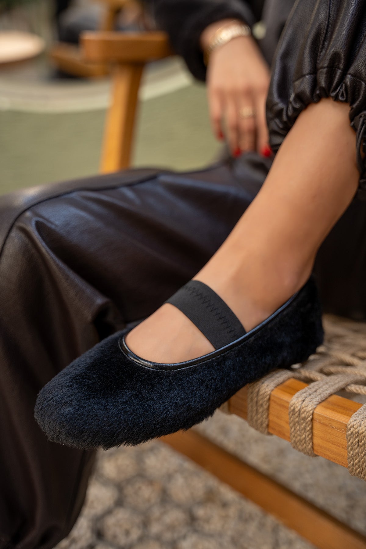 Creas Tüylü Lastikli Kadın Babet - SİYAH