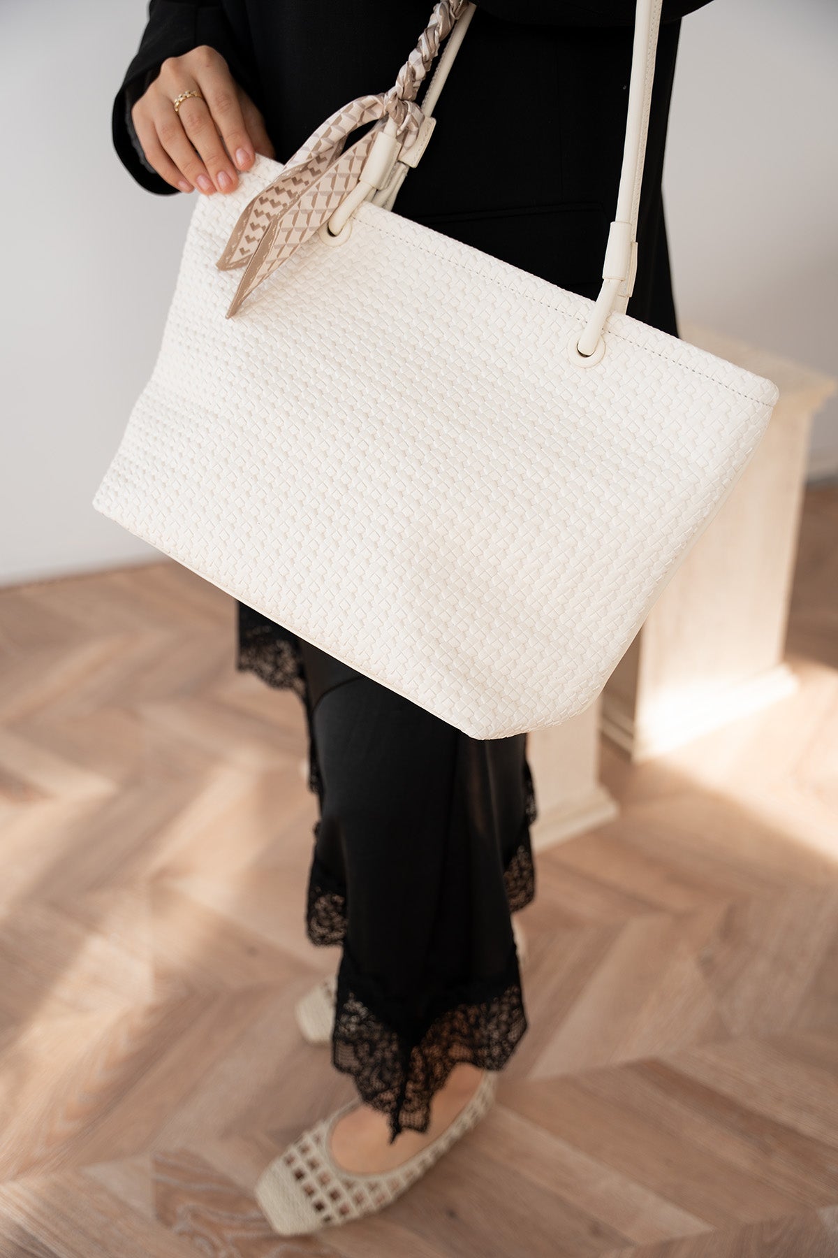 Paco Örgü Detaylı Fularlı Kadın Geniş Çanta - EKRU