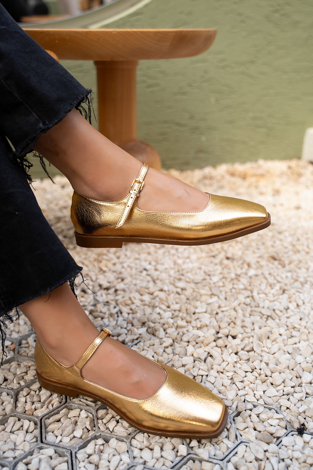 Flue Tokalı Düz Babet - GOLD