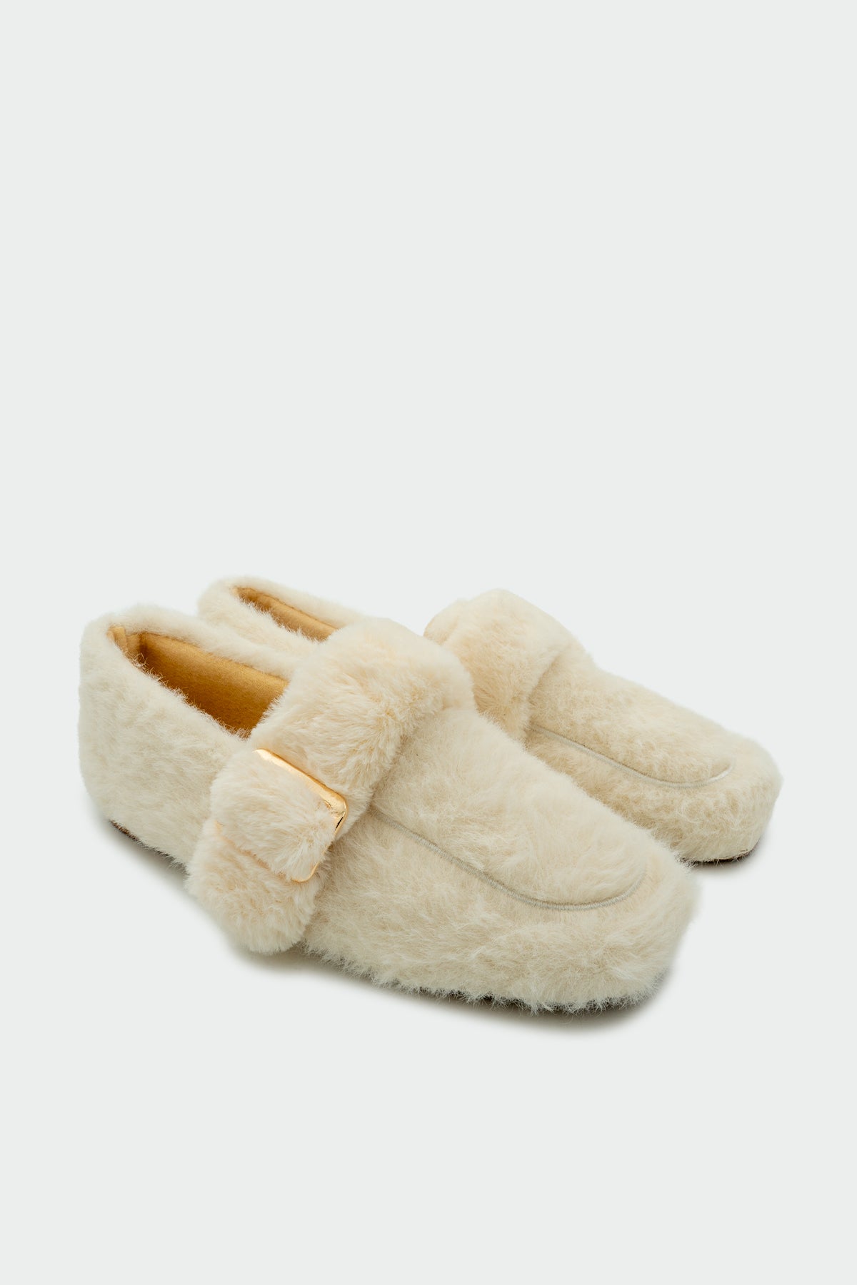 Flufy Toka Detaylı Peluş Ev Babeti - BEYAZ