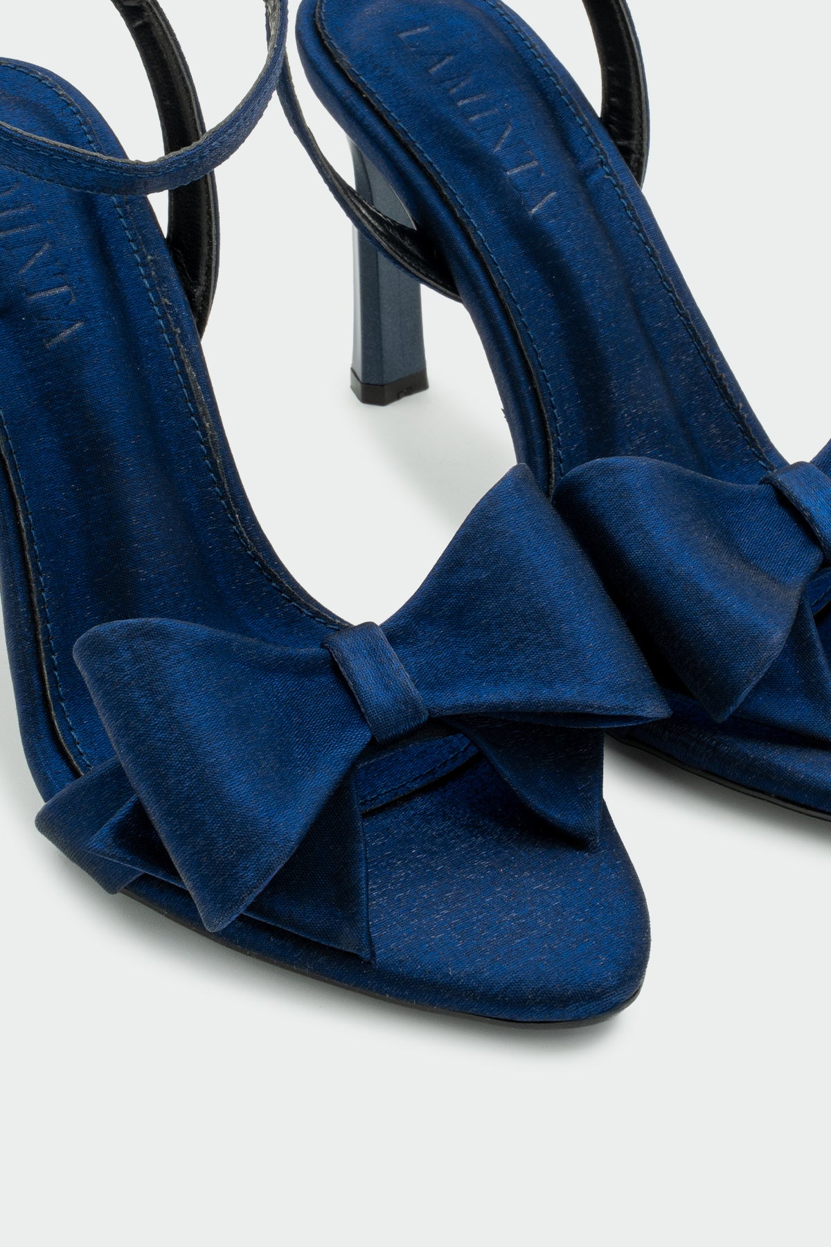 Wanbi Fiyonk Detaylı Kadın Topuklu Ayakkabı - Lacivert Saten